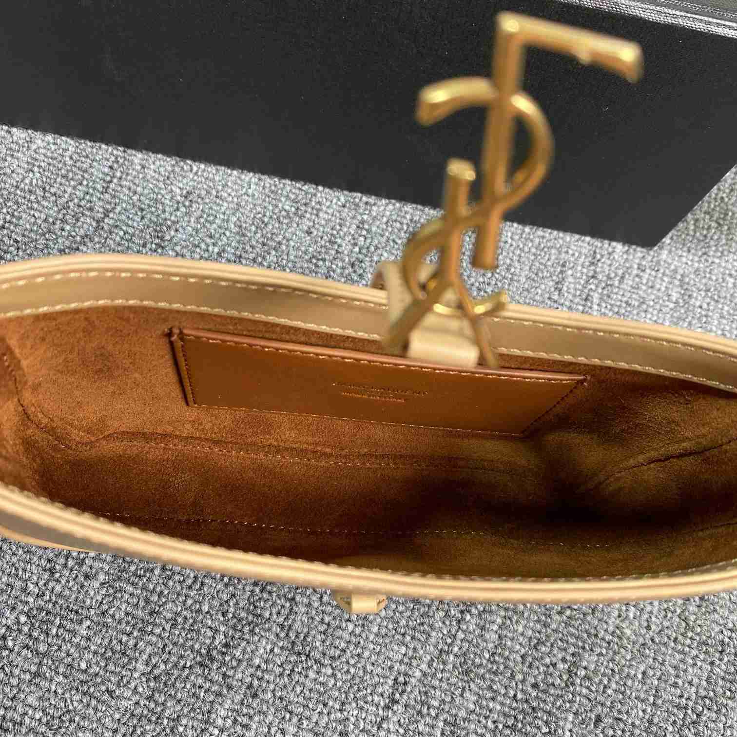 Saint Laurent Le 5 À 7 In Smooth Leather - PerfectKickZ