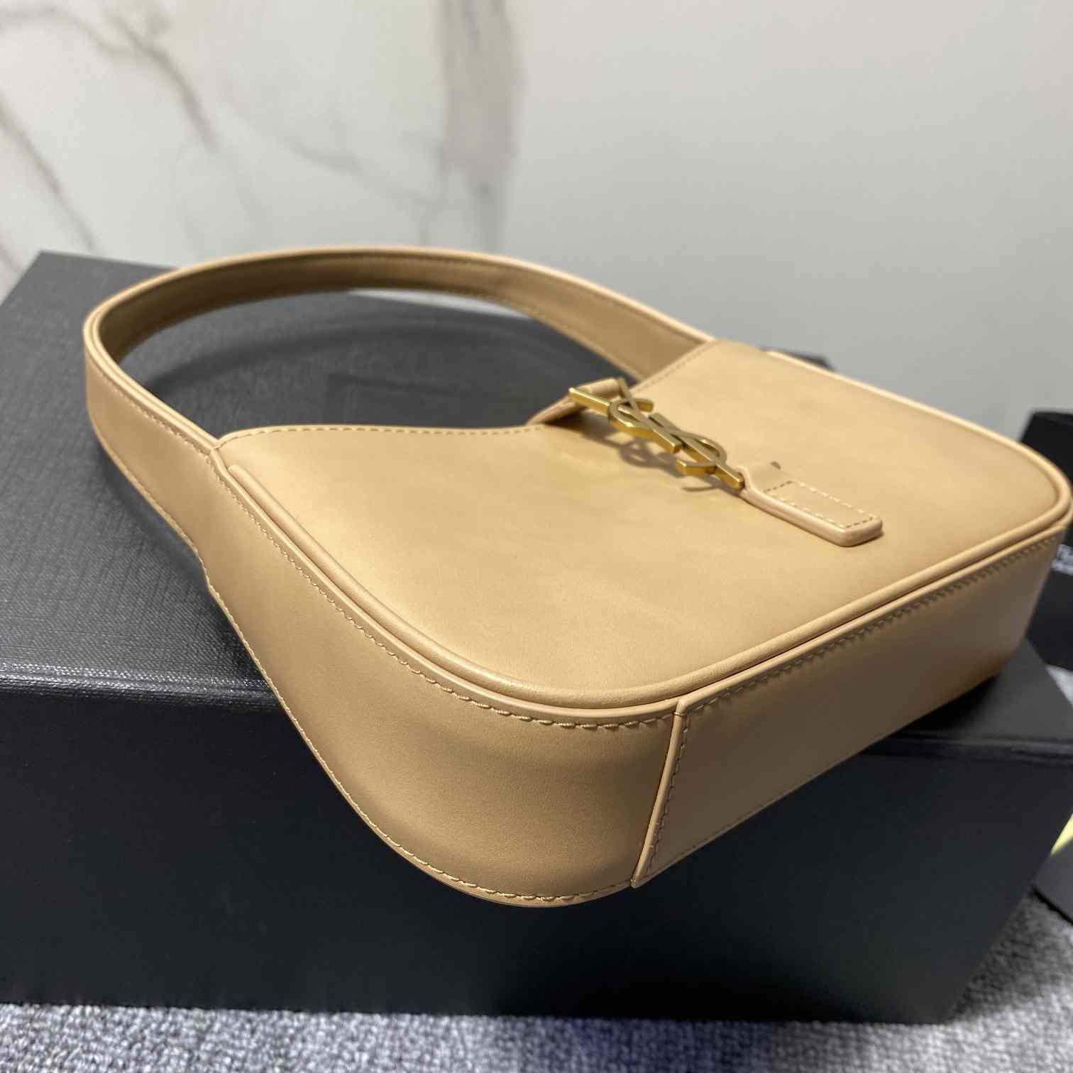 Saint Laurent Le 5 À 7 In Smooth Leather - PerfectKickZ