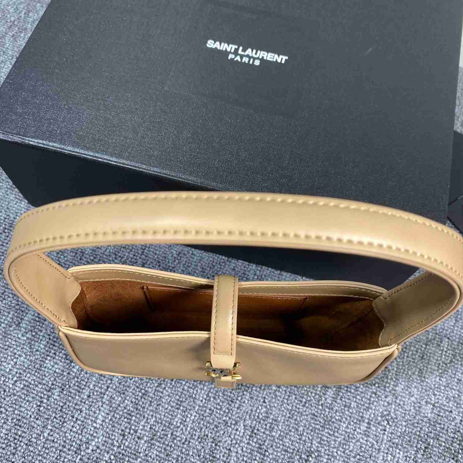 Saint Laurent Le 5 À 7 In Smooth Leather - PerfectKickZ