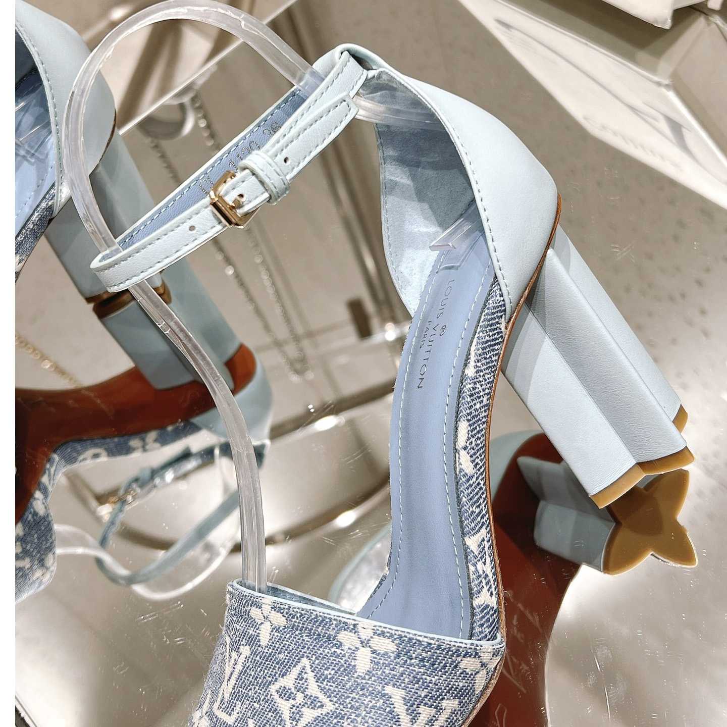 Louis Vuitton Silhouette Sandal   1AAZT8 - PerfectKickZ