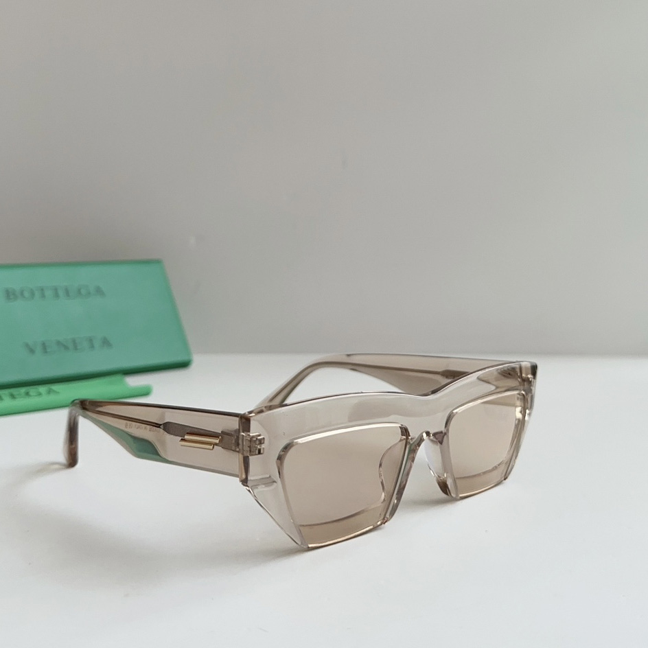 Bottega Veneta Cat-eye frame Sunglasses - PerfectKickZ