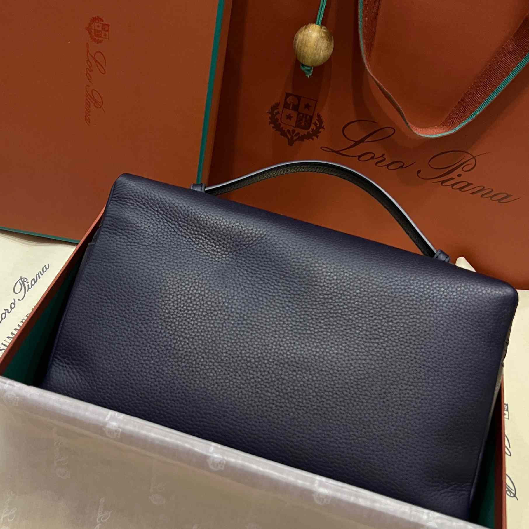 Loro Piana Extra Pocket Pouch L27 - PerfectKickZ