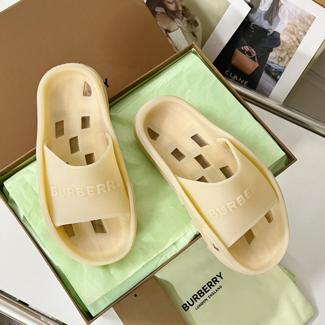 Burberry Bucklow logo slides - 