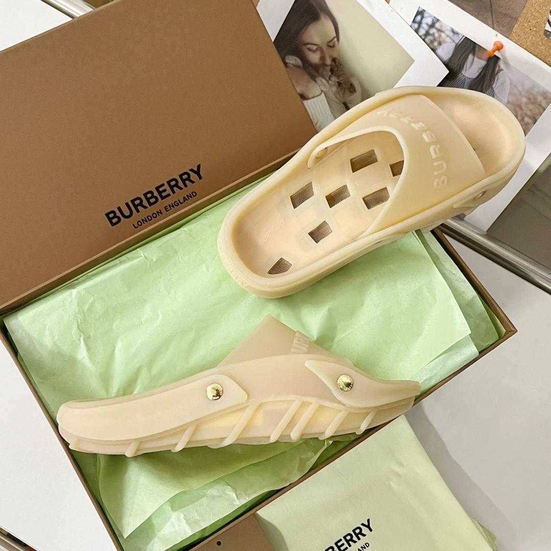 Burberry Bucklow logo slides - 
