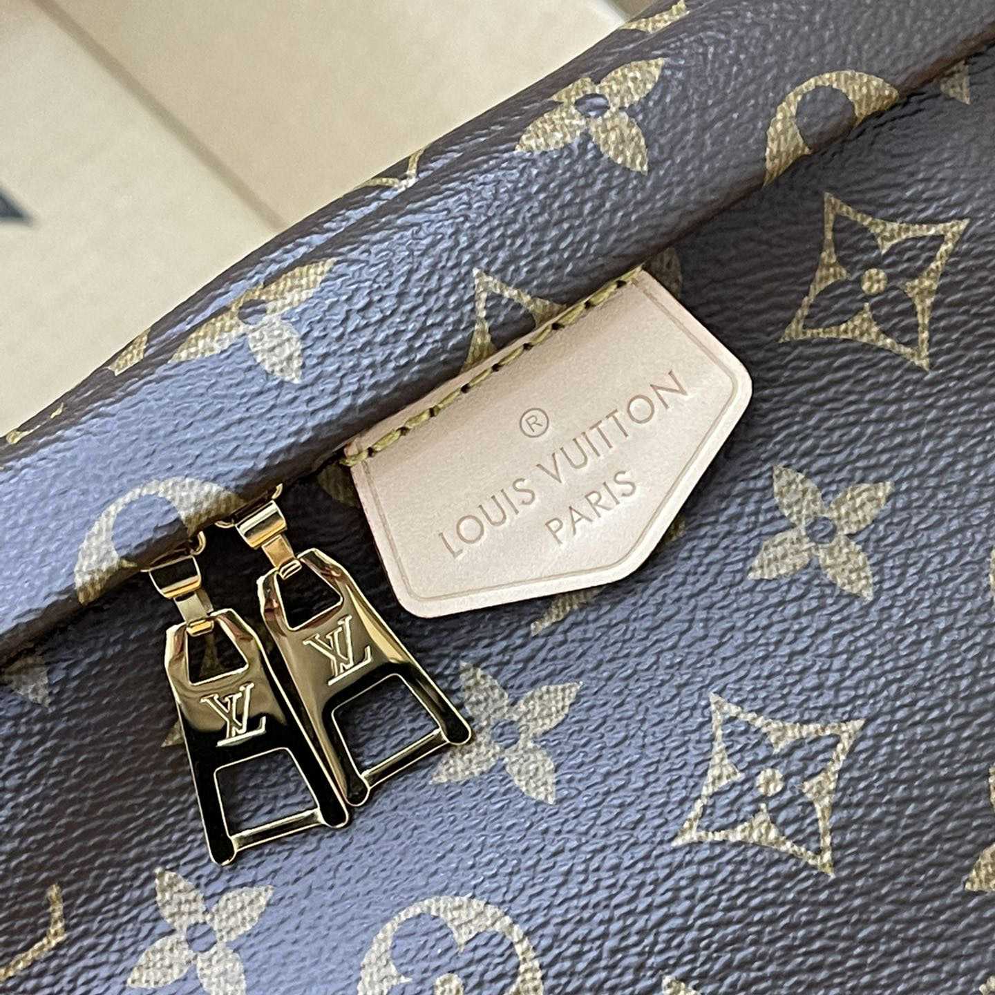 Louis Vuitton Bumbag(37-14-13cm)      M43644 - PerfectKickZ