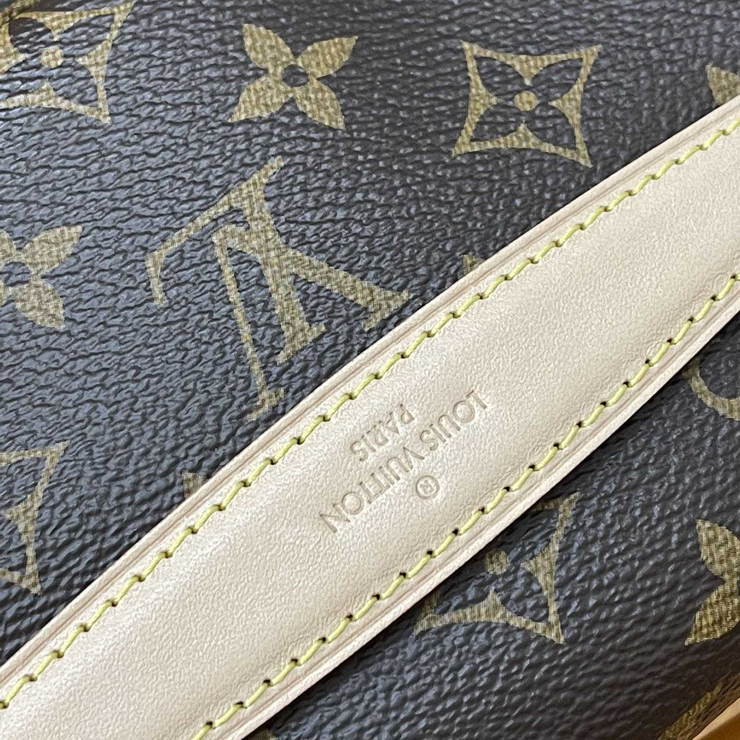 Louis Vuitton Bumbag(37-14-13cm)      M43644 - PerfectKickZ