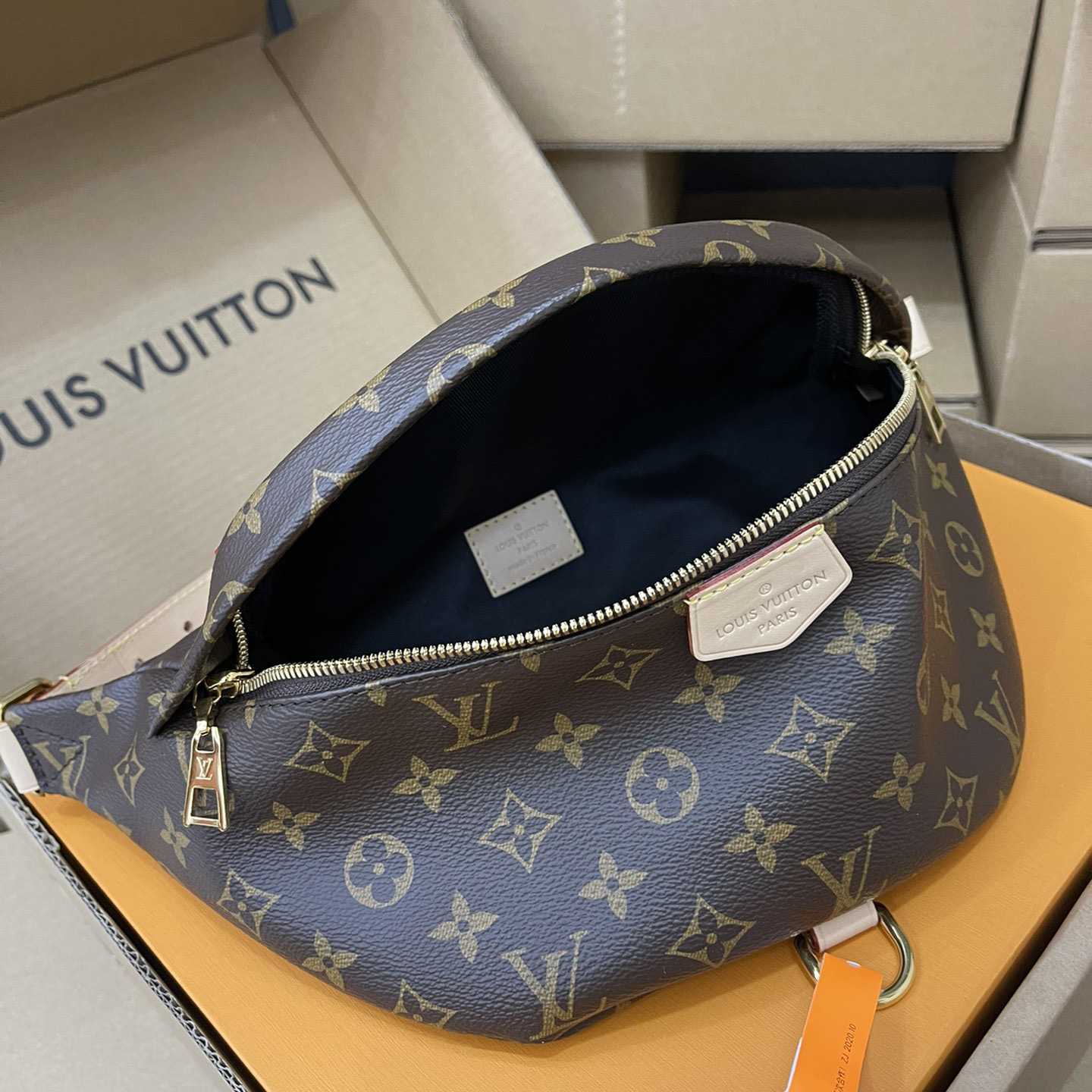 Louis Vuitton Bumbag(37-14-13cm)      M43644 - PerfectKickZ