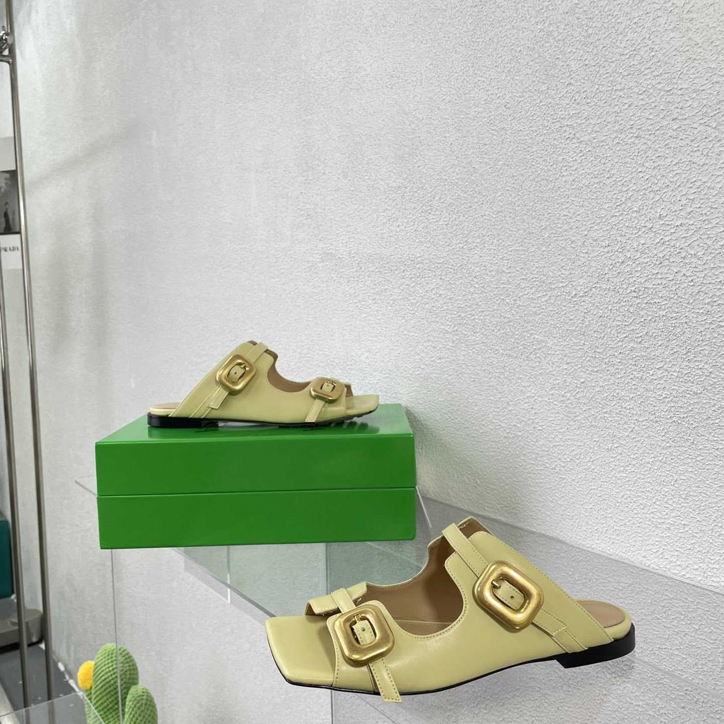 Bottega Veneta Stretch Buckle Mule Sandal Flat - 