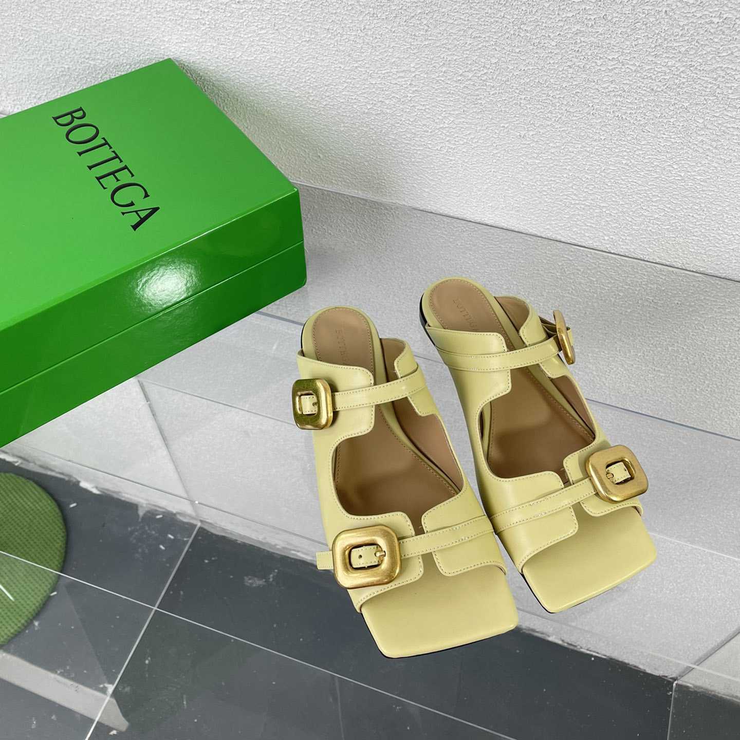Bottega Veneta Stretch Buckle Mule Sandal Flat - PerfectKickZ