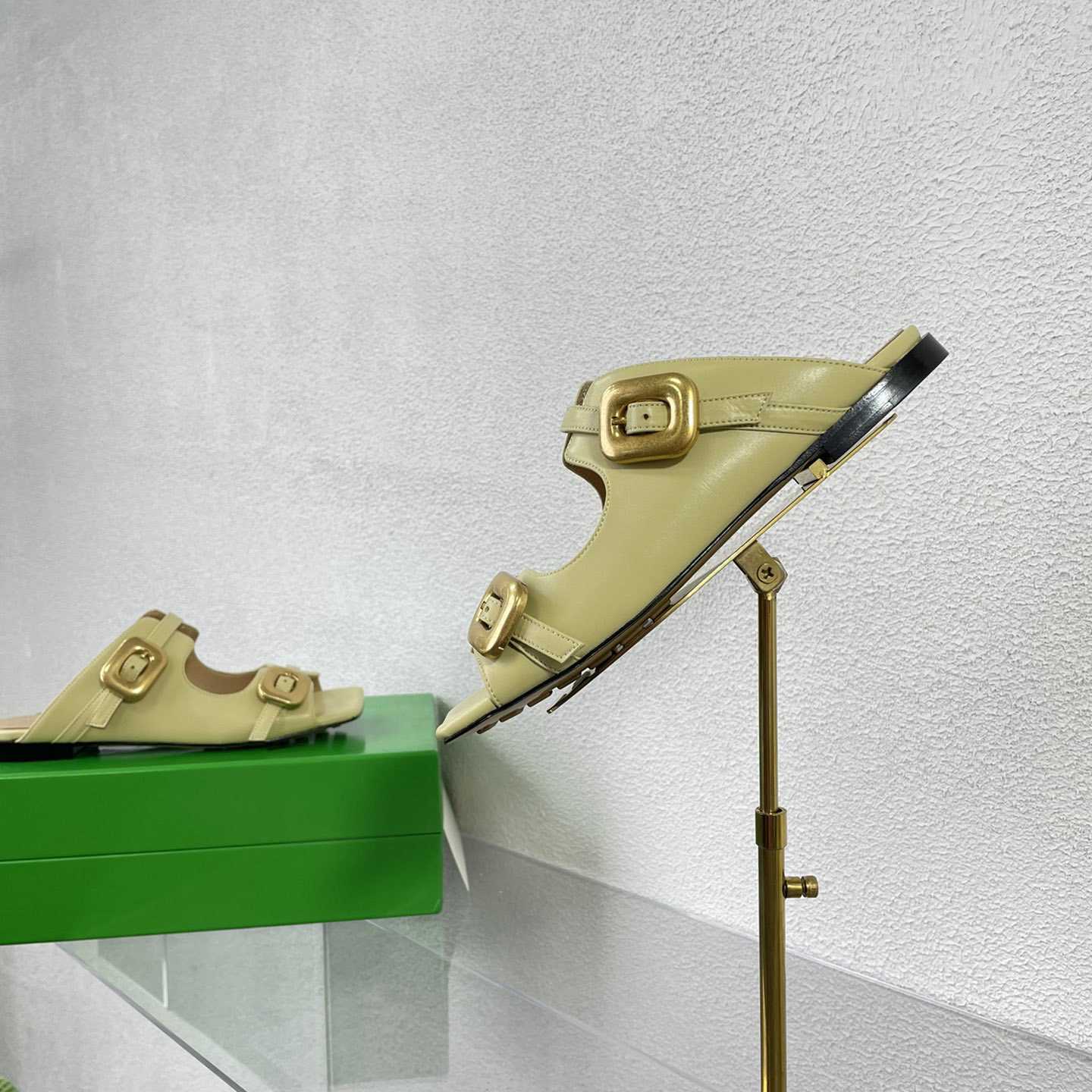 Bottega Veneta Stretch Buckle Mule Sandal Flat - PerfectKickZ