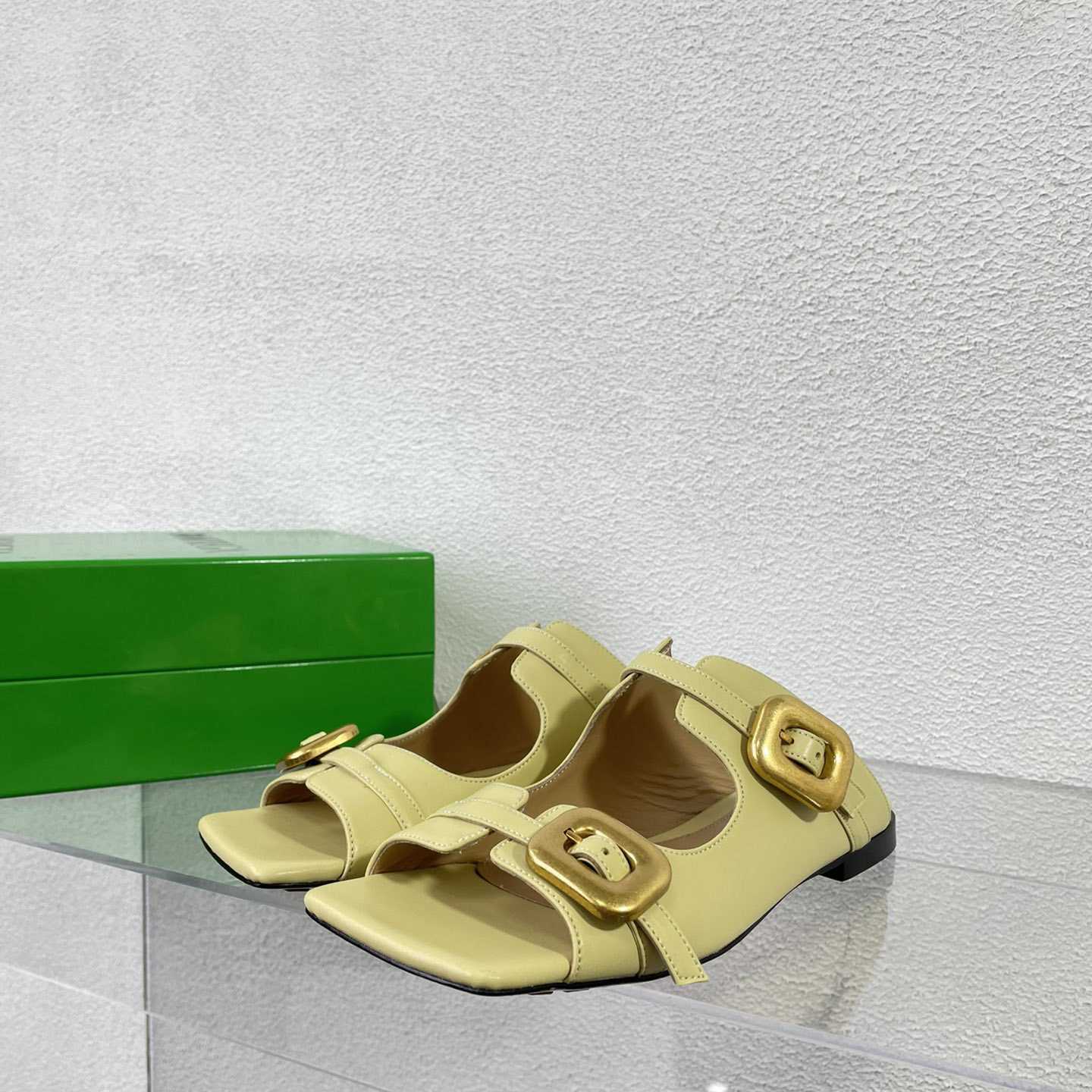 Bottega Veneta Stretch Buckle Mule Sandal Flat - PerfectKickZ