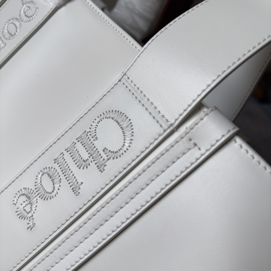 Chloe Medium Woody Tote Bag - PerfectKickZ