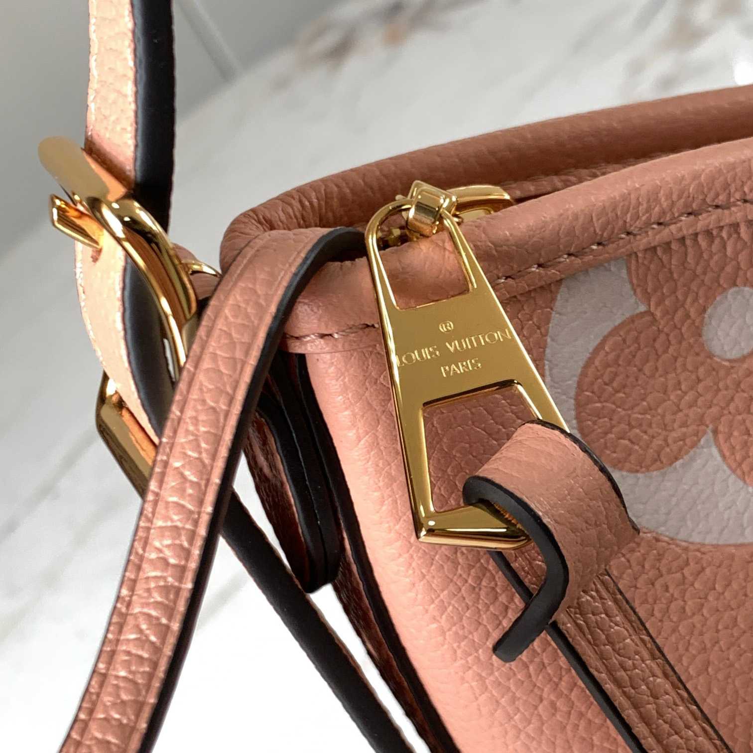 Louis Vuitton CarryAll PM Bag (24 x 29.5 x 12 cm)   M46298 - PerfectKickZ