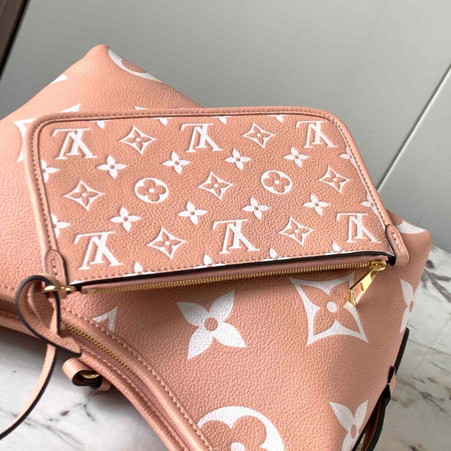 Louis Vuitton CarryAll PM Bag (24 x 29.5 x 12 cm)   M46298 - PerfectKickZ