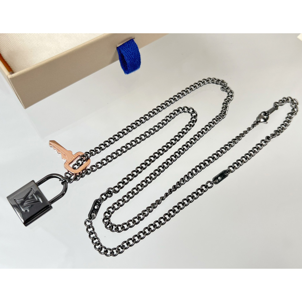 Louis Vuitton LV Padlock Pendant   M01149 - PerfectKickZ