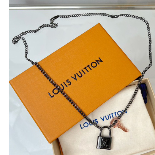 Louis Vuitton LV Padlock Pendant   M01149 - PerfectKickZ