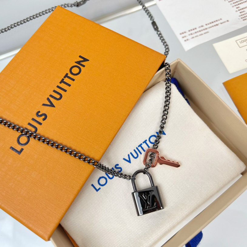 Louis Vuitton LV Padlock Pendant   M01149 - PerfectKickZ