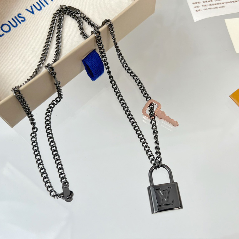 Louis Vuitton LV Padlock Pendant   M01149 - PerfectKickZ