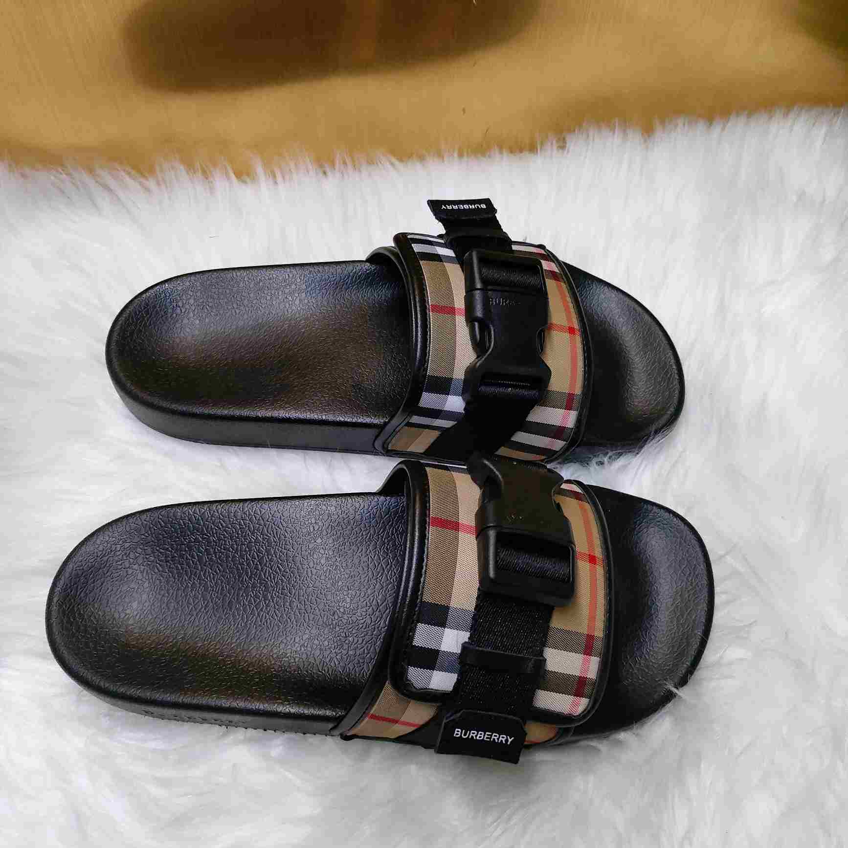 Burberry Buckle-strap Vintage Check Slides - PerfectKickZ