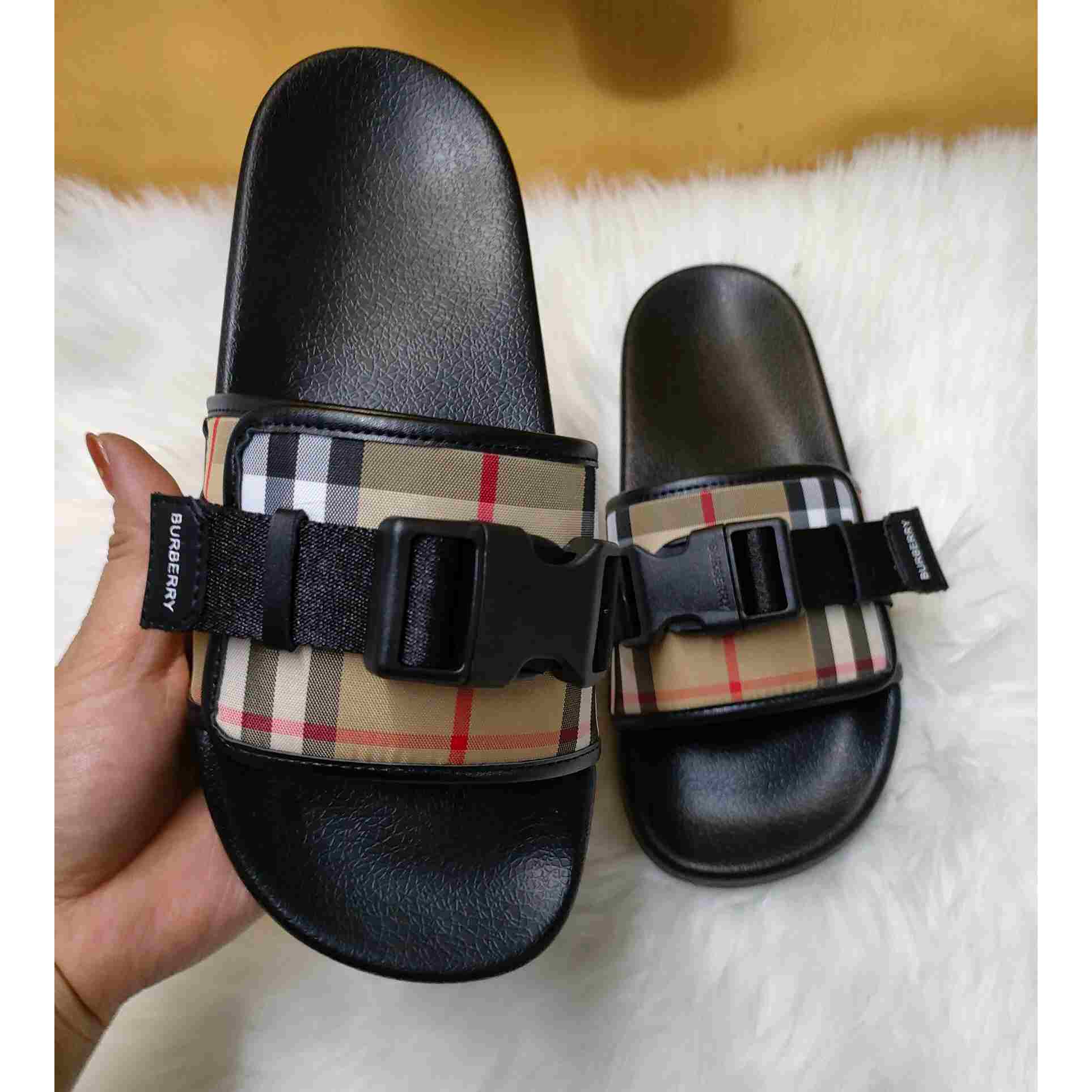 Burberry Buckle-strap Vintage Check Slides - PerfectKickZ