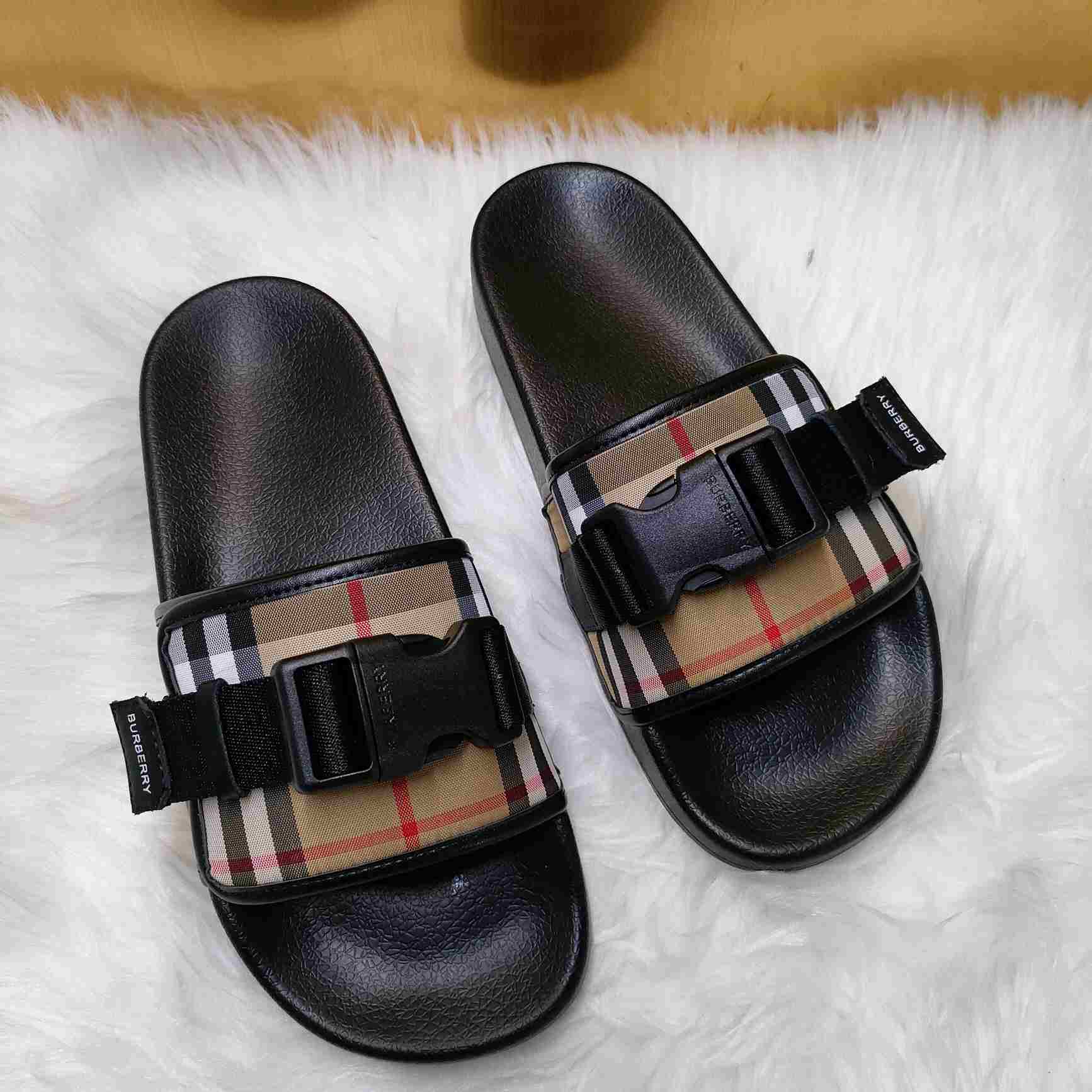 Burberry Buckle-strap Vintage Check Slides - PerfectKickZ