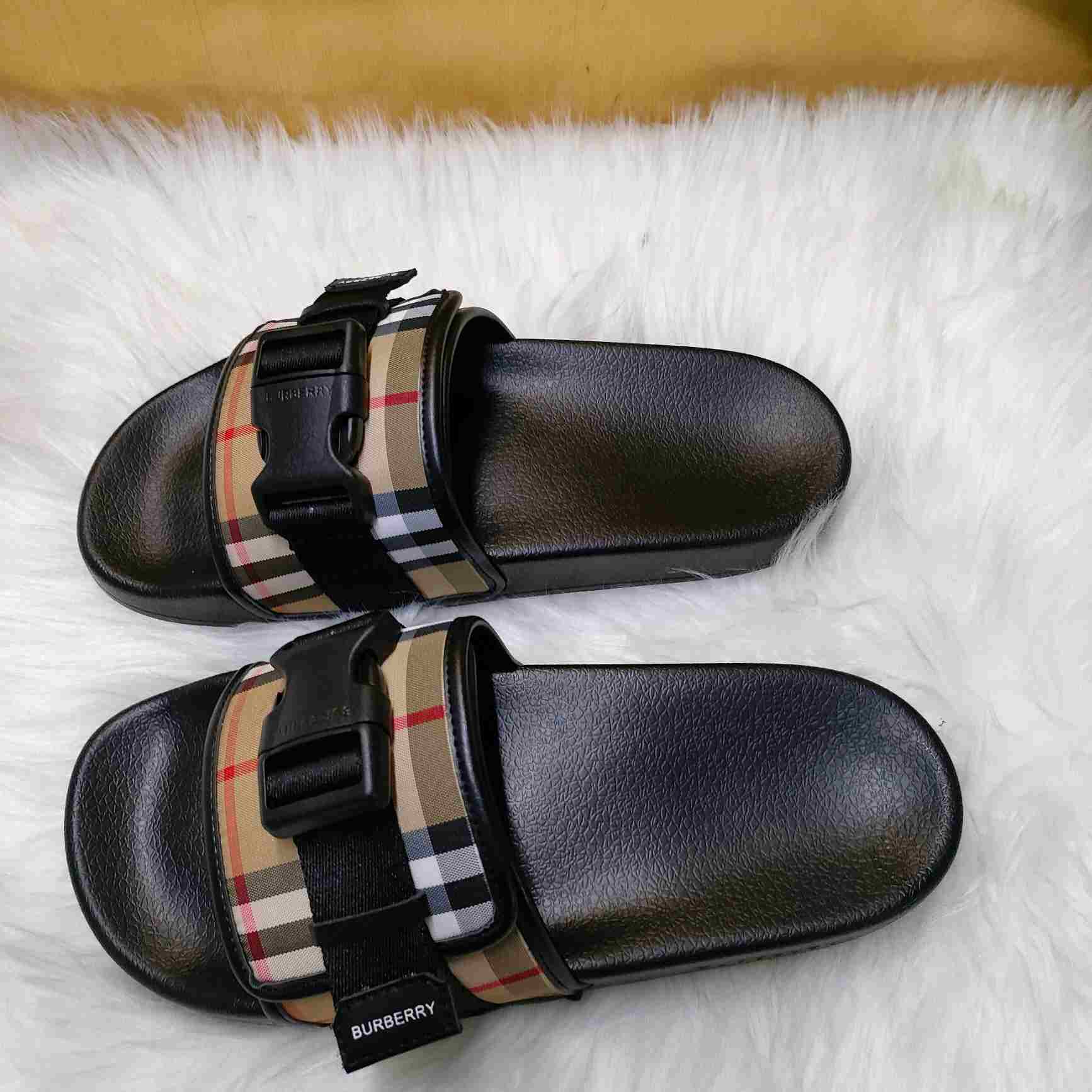 Burberry Buckle-strap Vintage Check Slides - PerfectKickZ