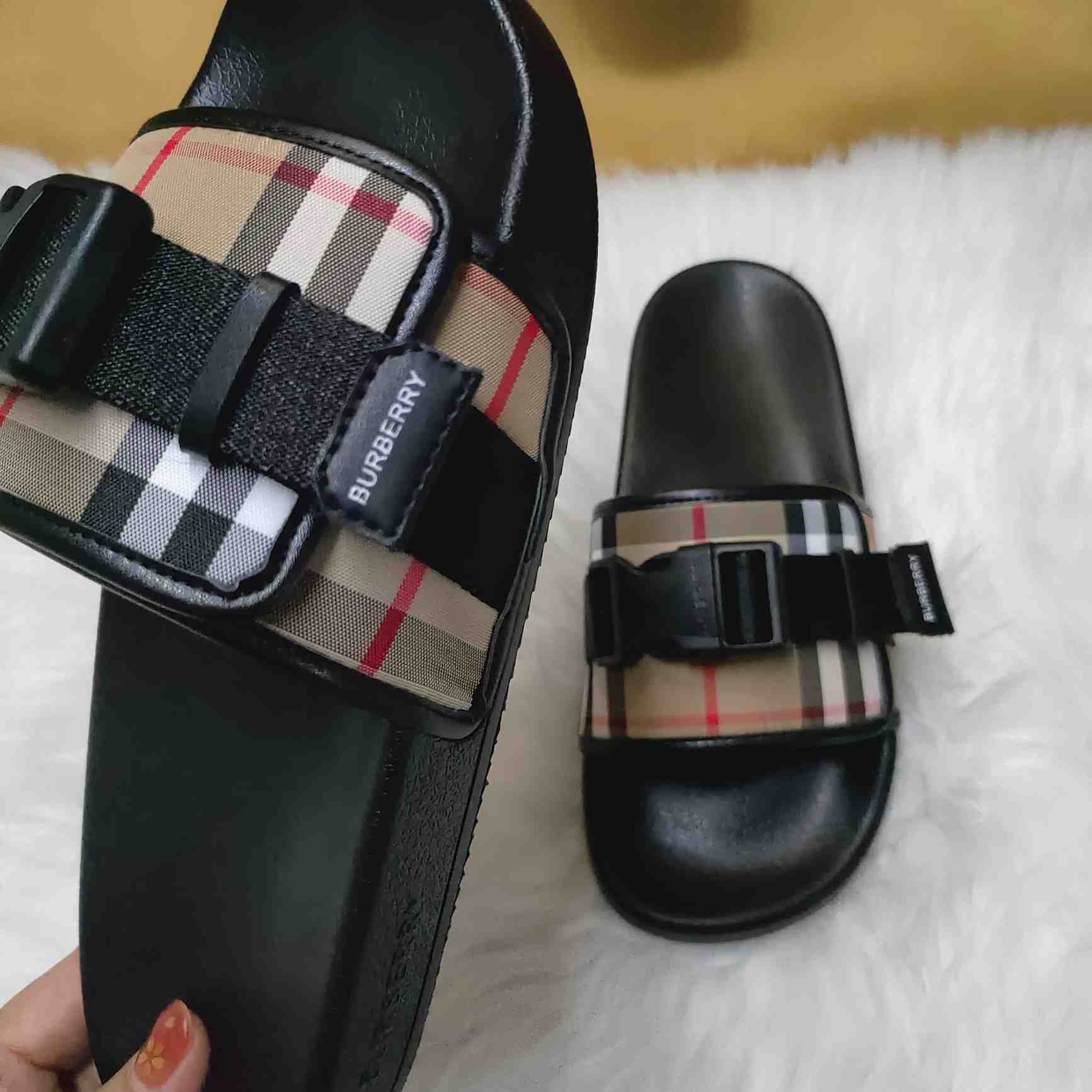 Burberry Buckle-strap Vintage Check Slides - PerfectKickZ