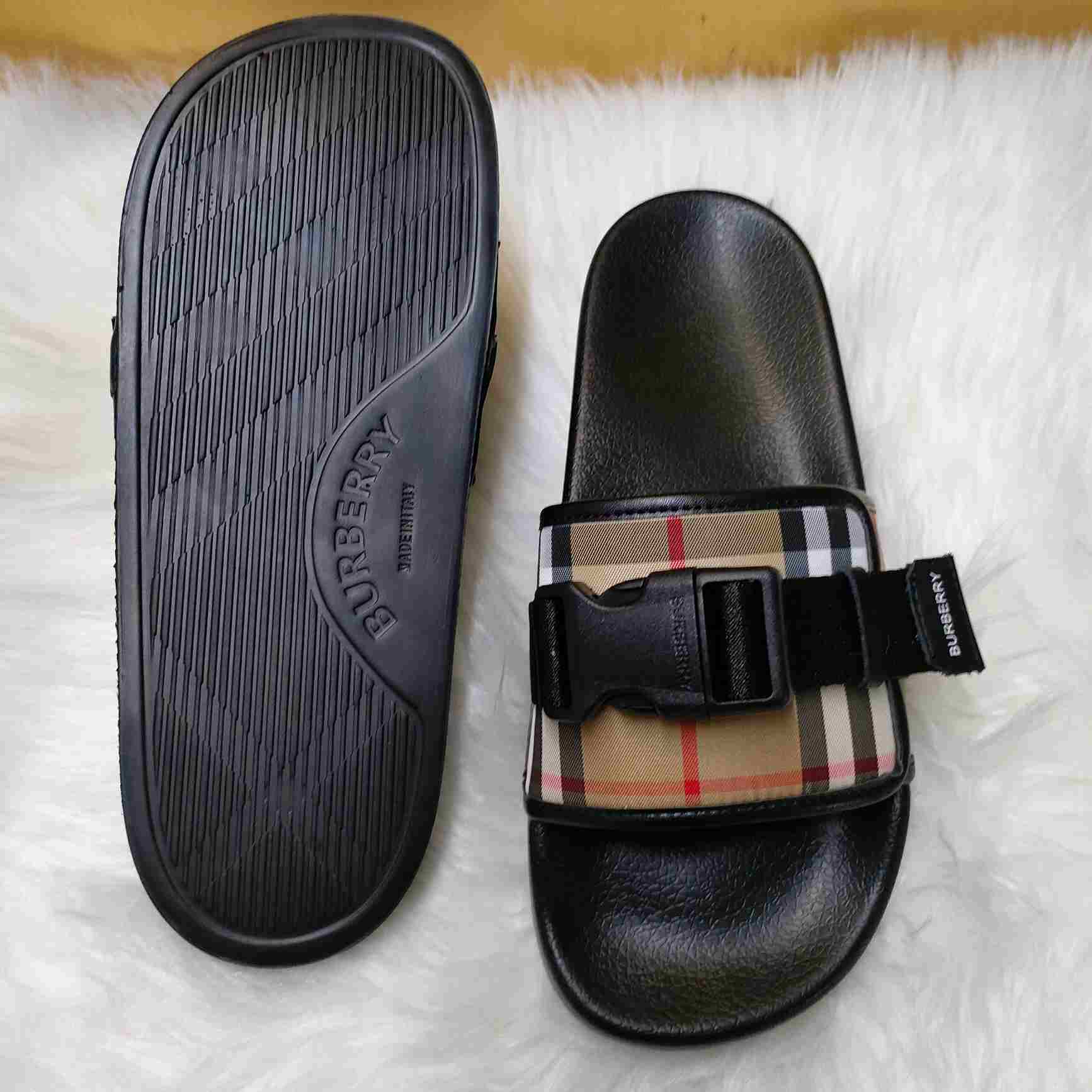 Burberry Buckle-strap Vintage Check Slides - PerfectKickZ