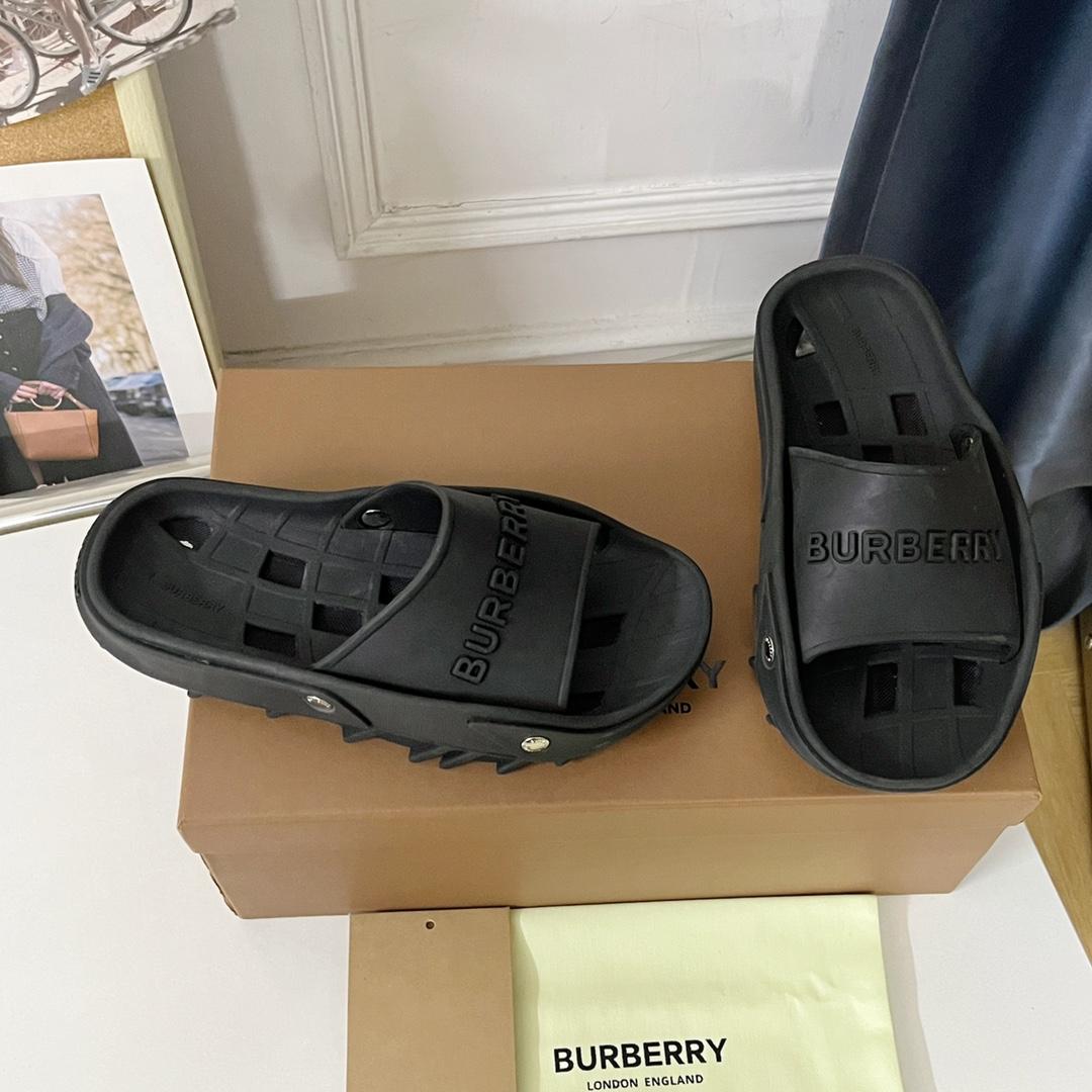 Burberry Bucklow logo slides - 