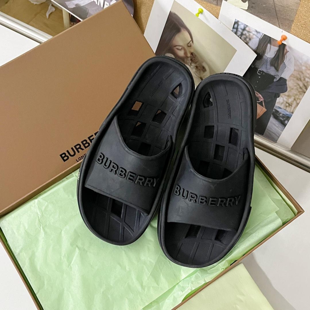 Burberry Bucklow logo slides - 