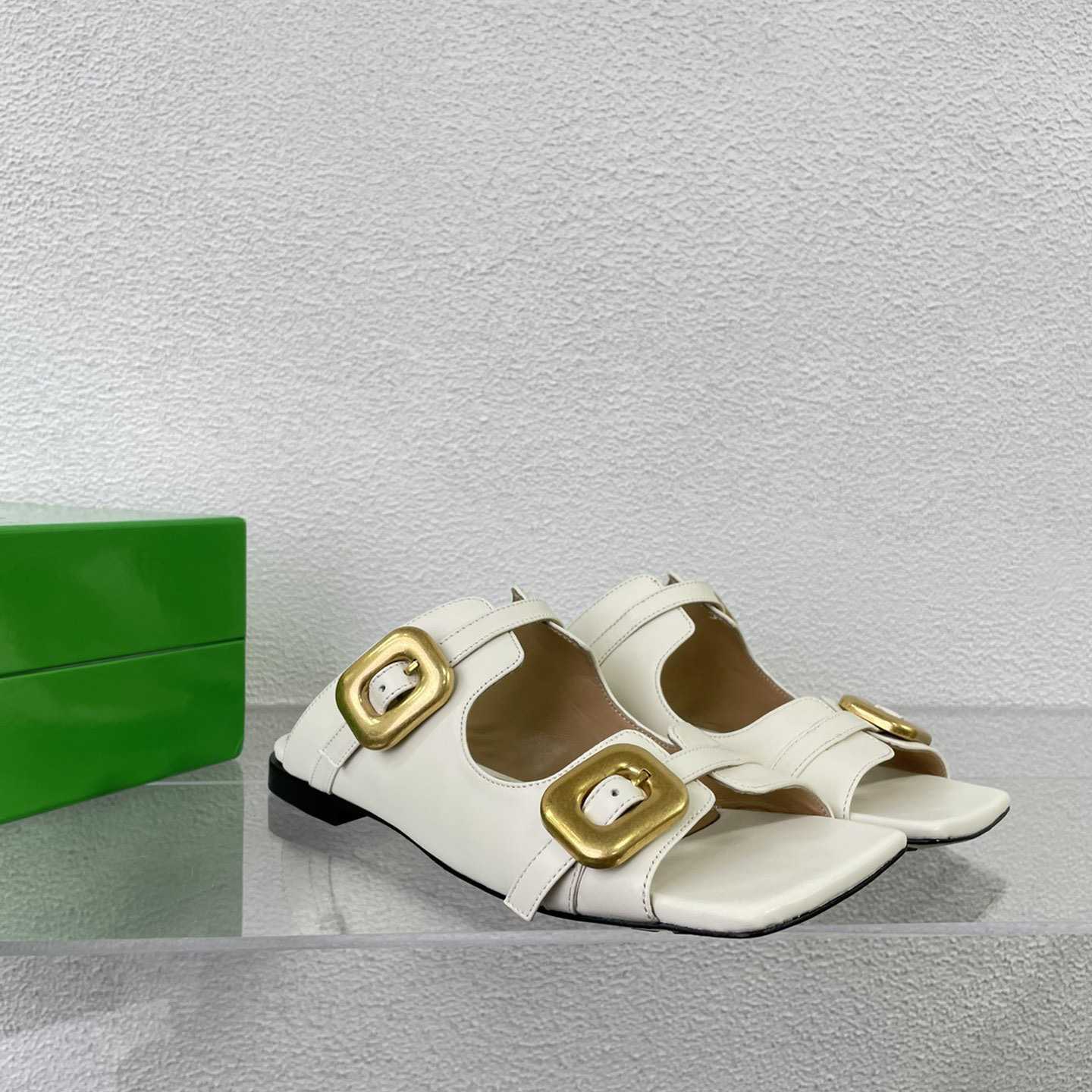 Bottega Veneta Stretch Buckle Mule Sandal Flat - PerfectKickZ