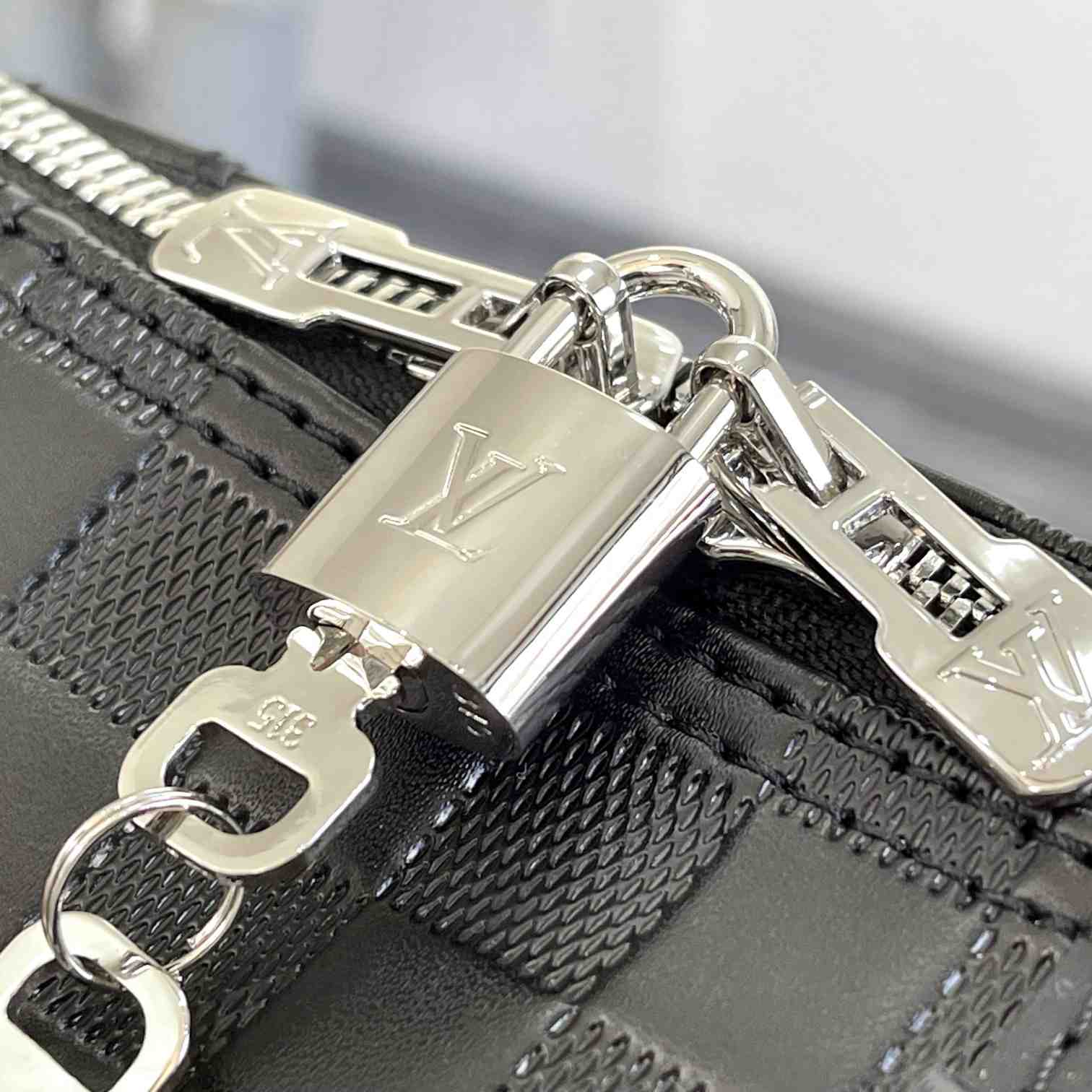 Louis Vuitton Keepall Bandoulière 50 Black    N41145 - PerfectKickZ