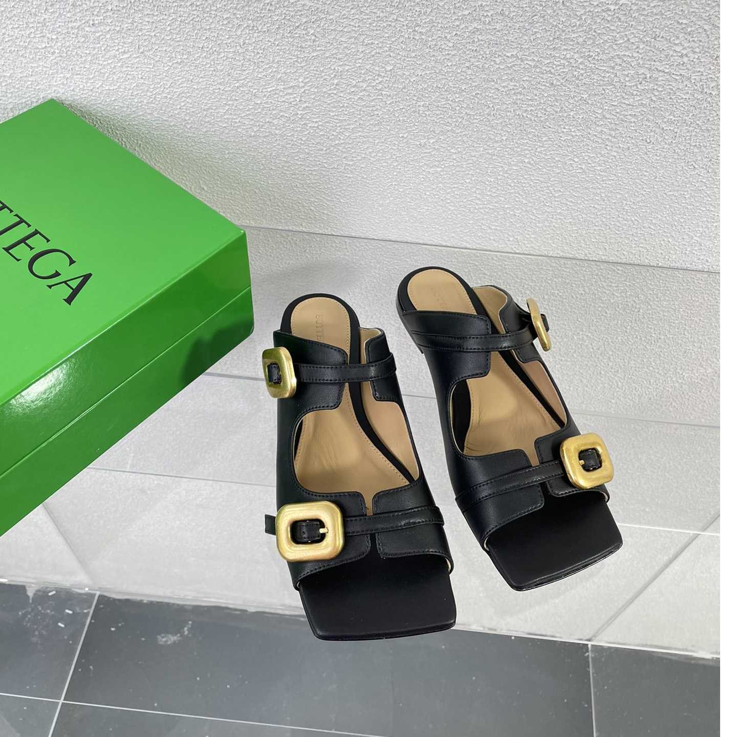 Bottega Veneta Stretch Buckle Mule Sandal Flat - PerfectKickZ