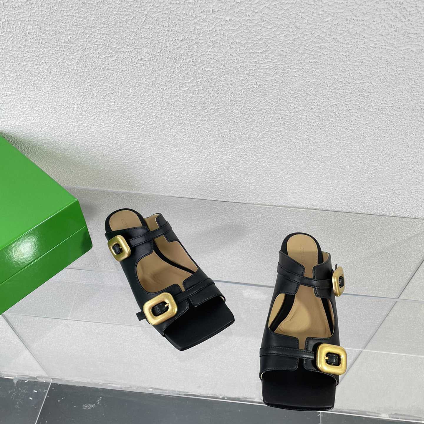 Bottega Veneta Stretch Buckle Mule Sandal Flat - PerfectKickZ