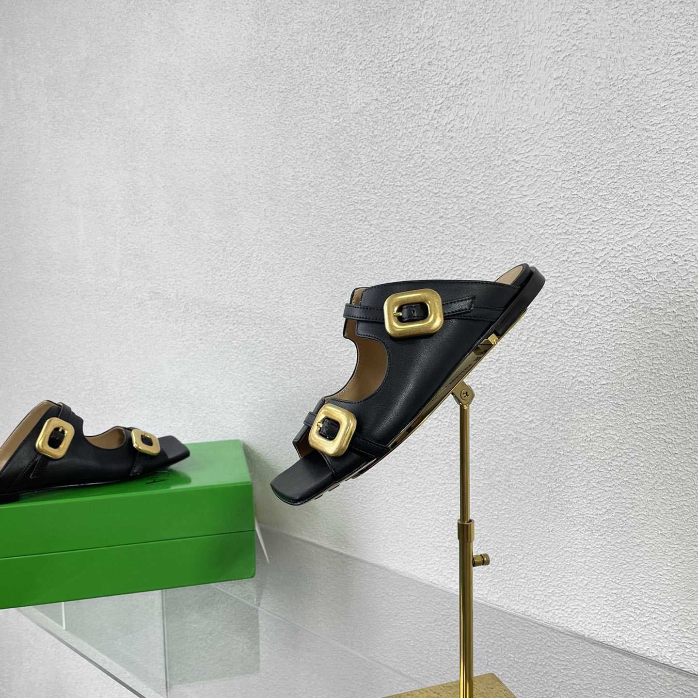 Bottega Veneta Stretch Buckle Mule Sandal Flat - PerfectKickZ