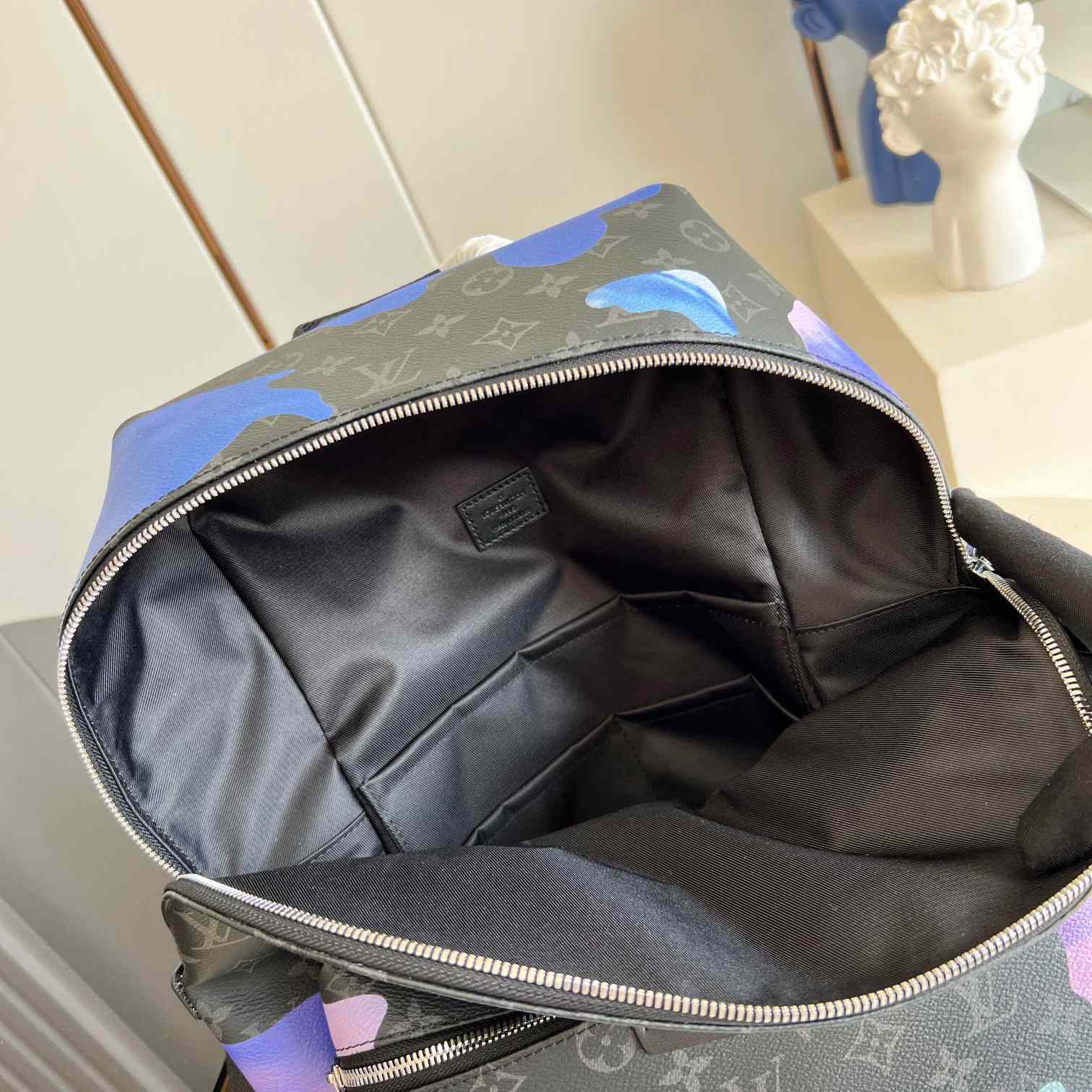 Louis Vuitton Discovery Backpack (30x40x20cm) - 
