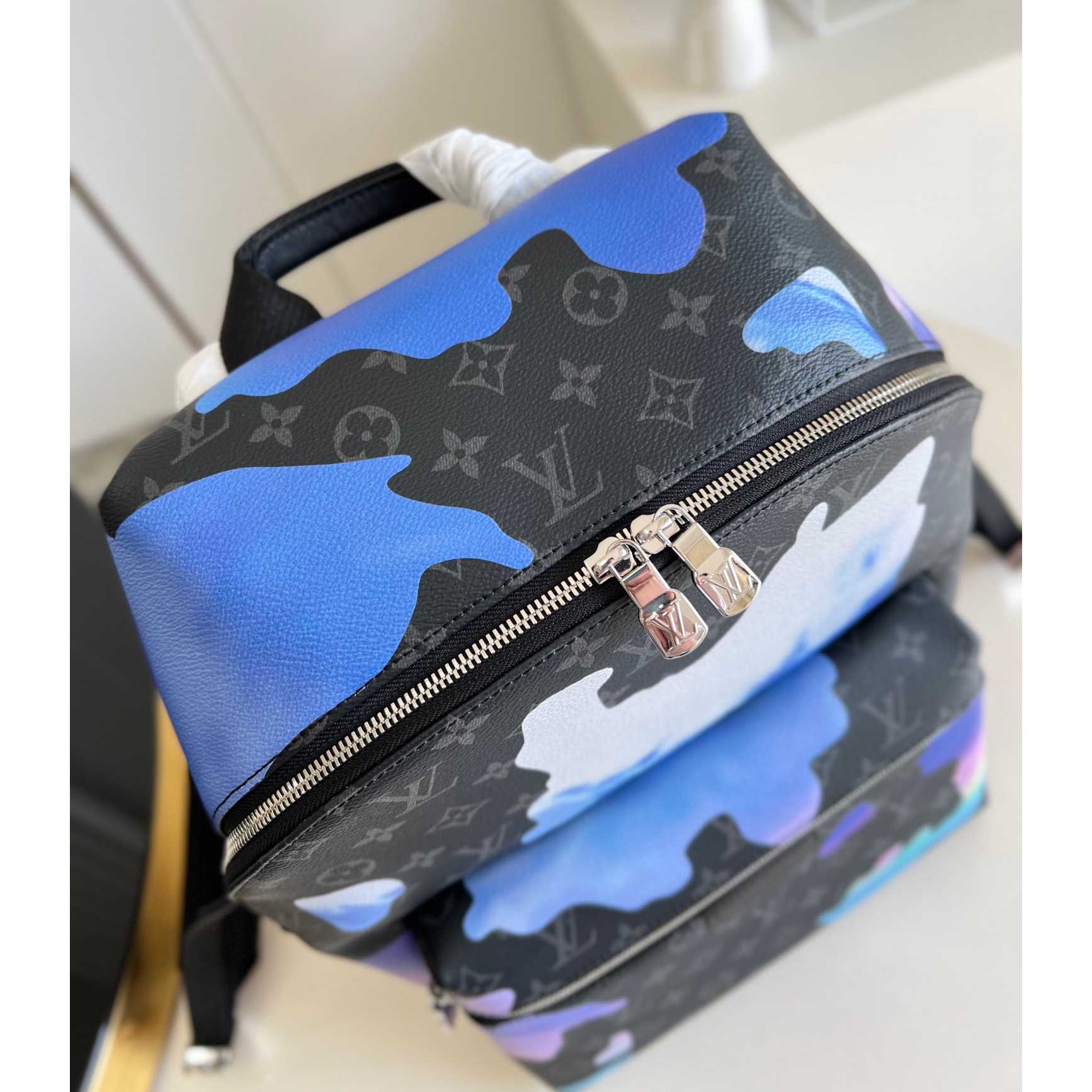 Louis Vuitton Discovery Backpack (30x40x20cm) - 