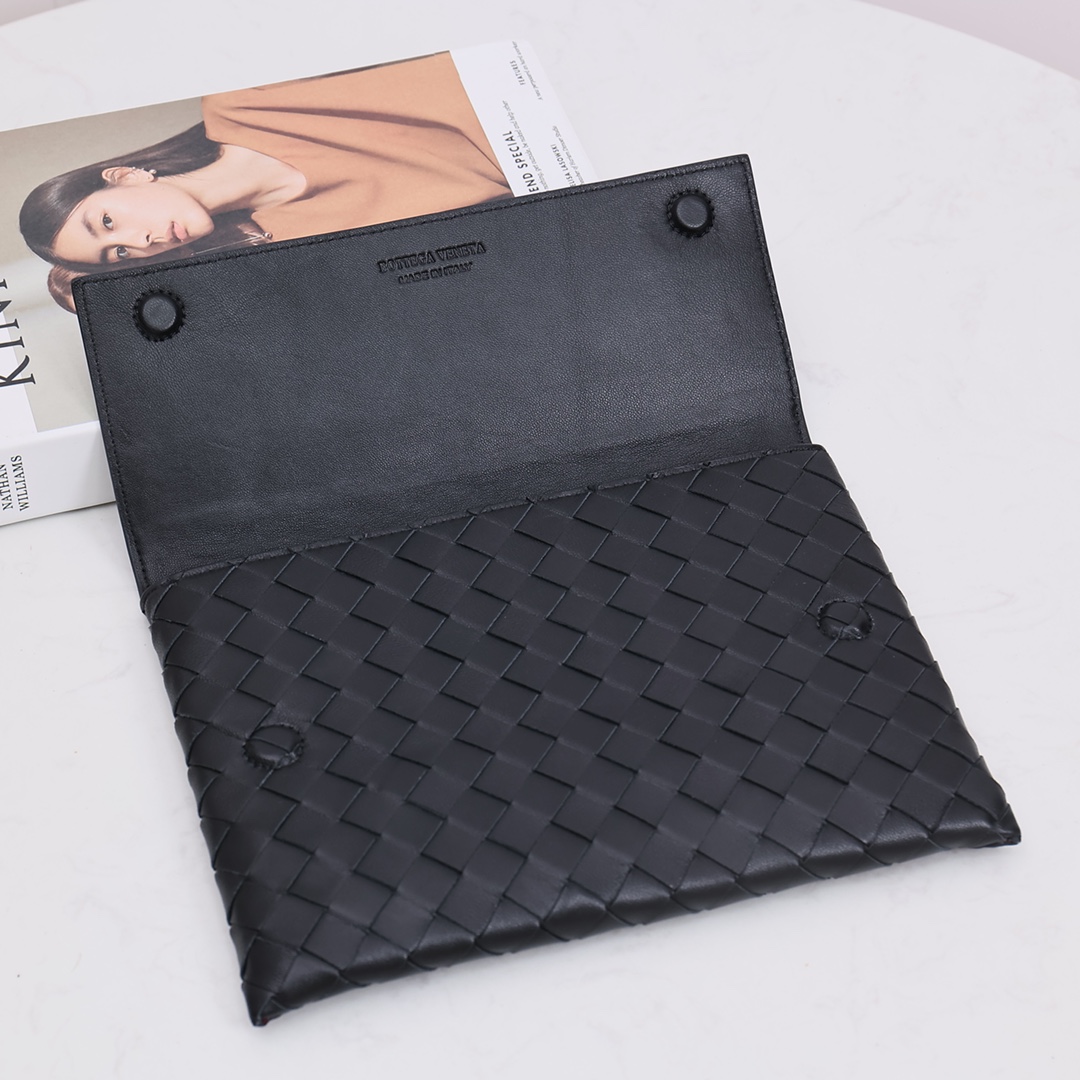 Bottega Veneta Flap Pouch - PerfectKickZ