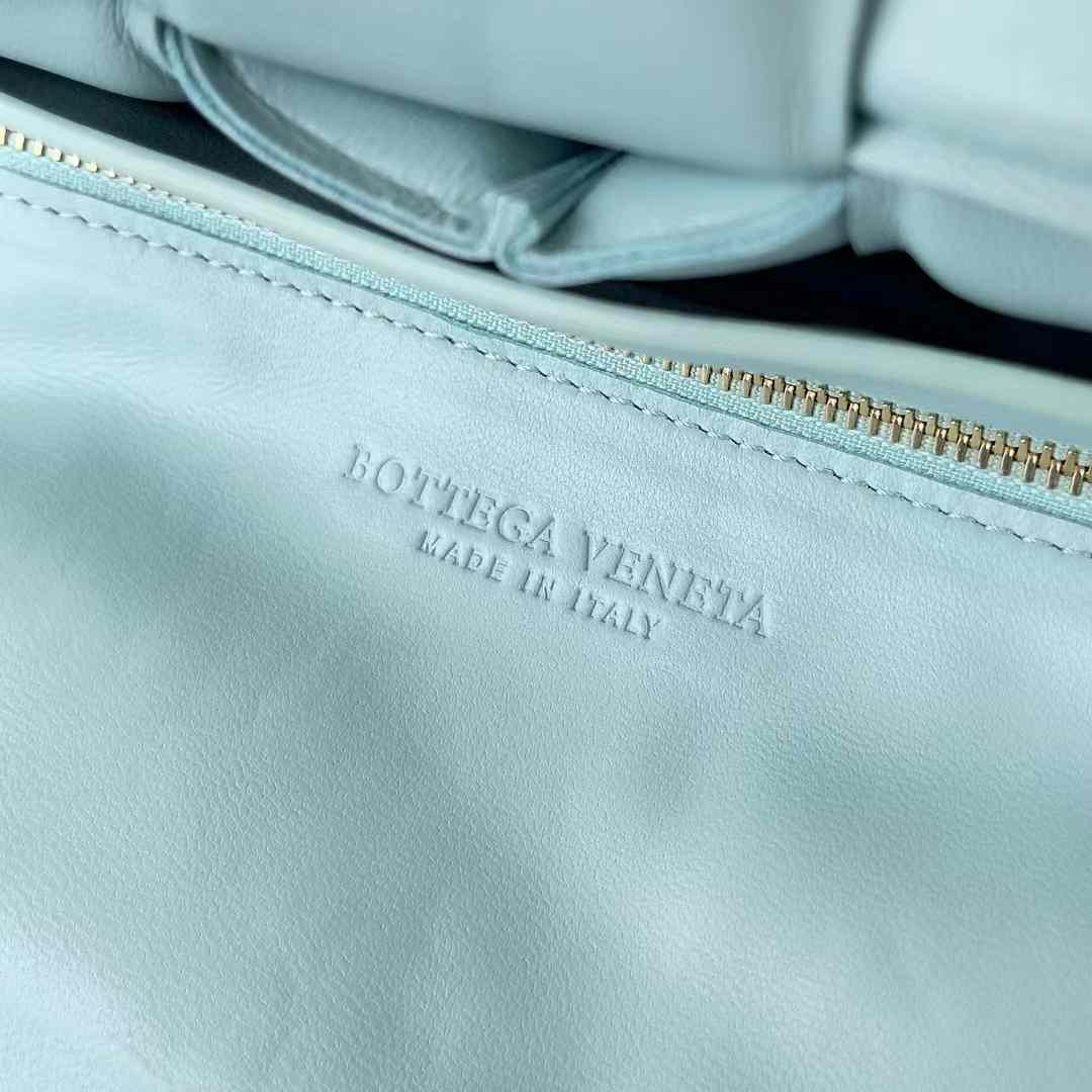 Bottega Veneta Chain Cassette Two-way Bag(26-18-8cm) - PerfectKickZ