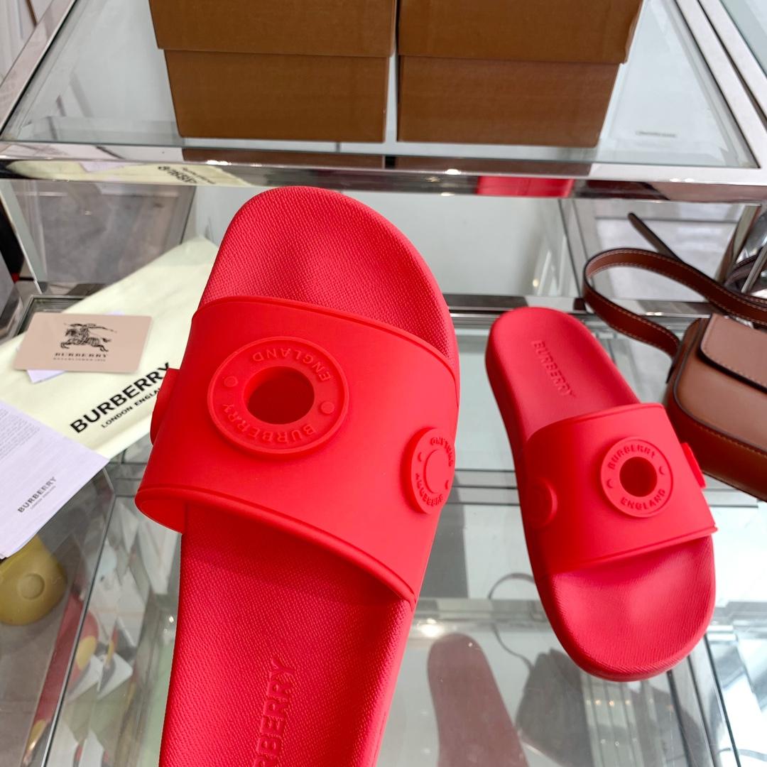 Burberry Eyelet Rubber Slide - PerfectKickZ