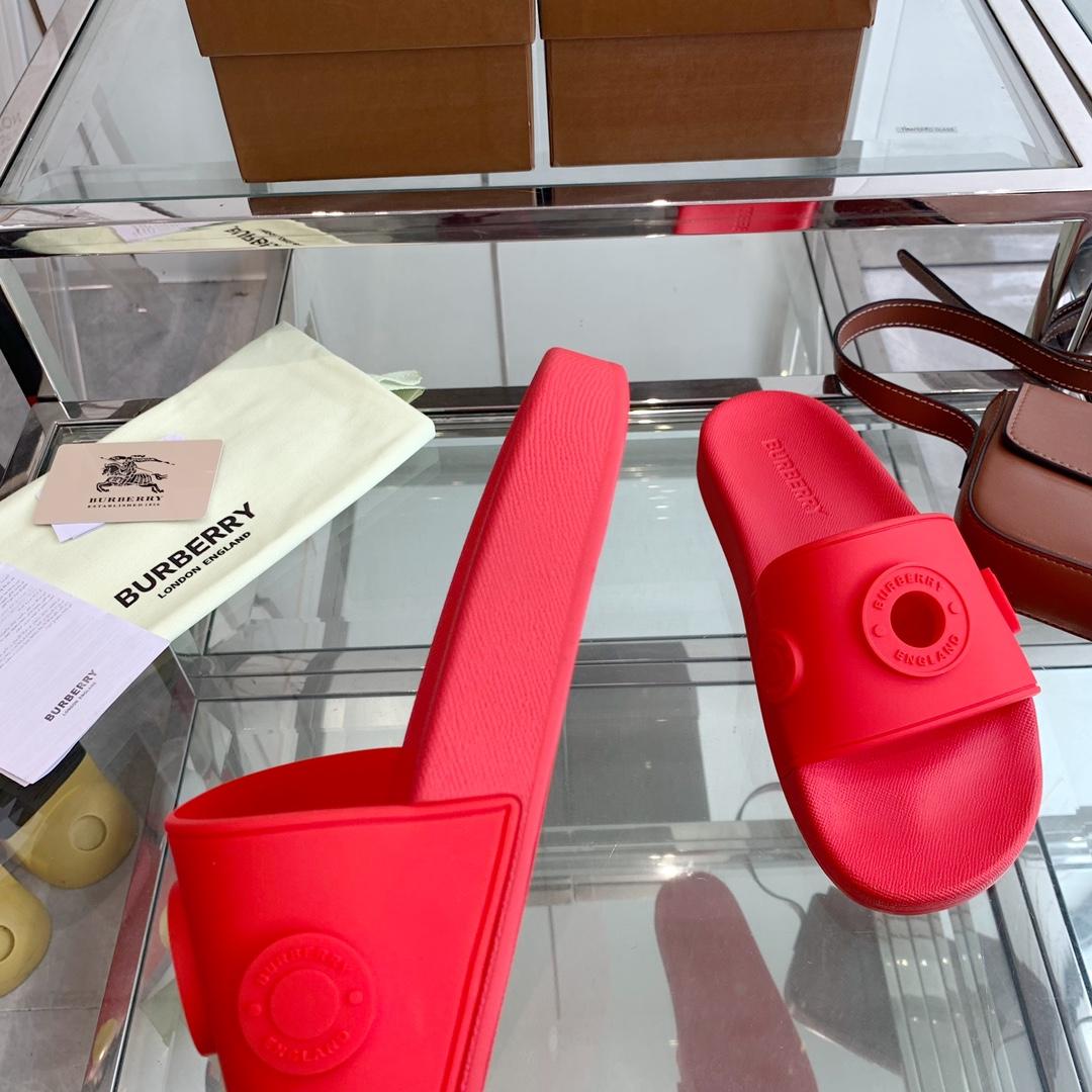 Burberry Eyelet Rubber Slide - PerfectKickZ