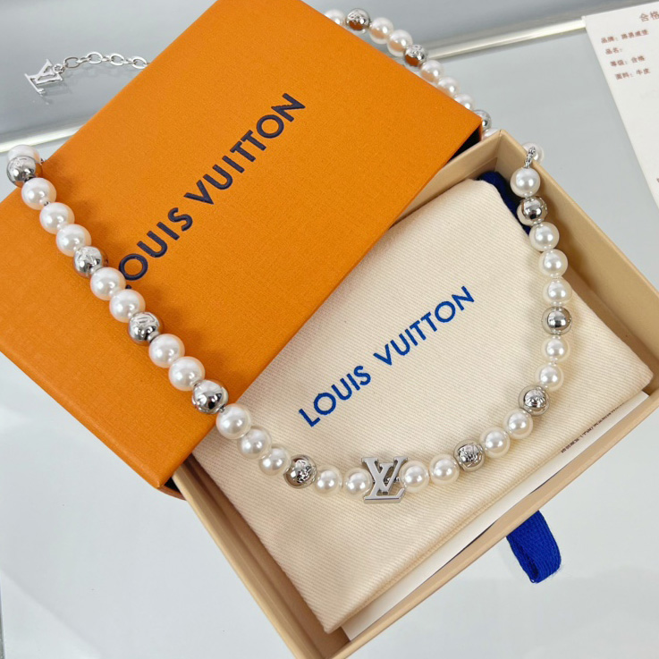 Louis Vuitton Monogram Pearls Necklace    M01157 - 