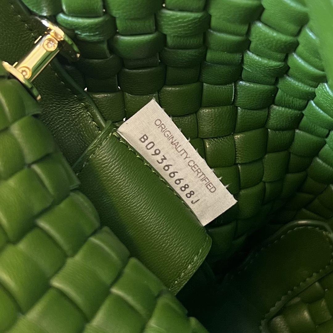 Bottega Veneta Small Clicker Shoulder Bag - PerfectKickZ