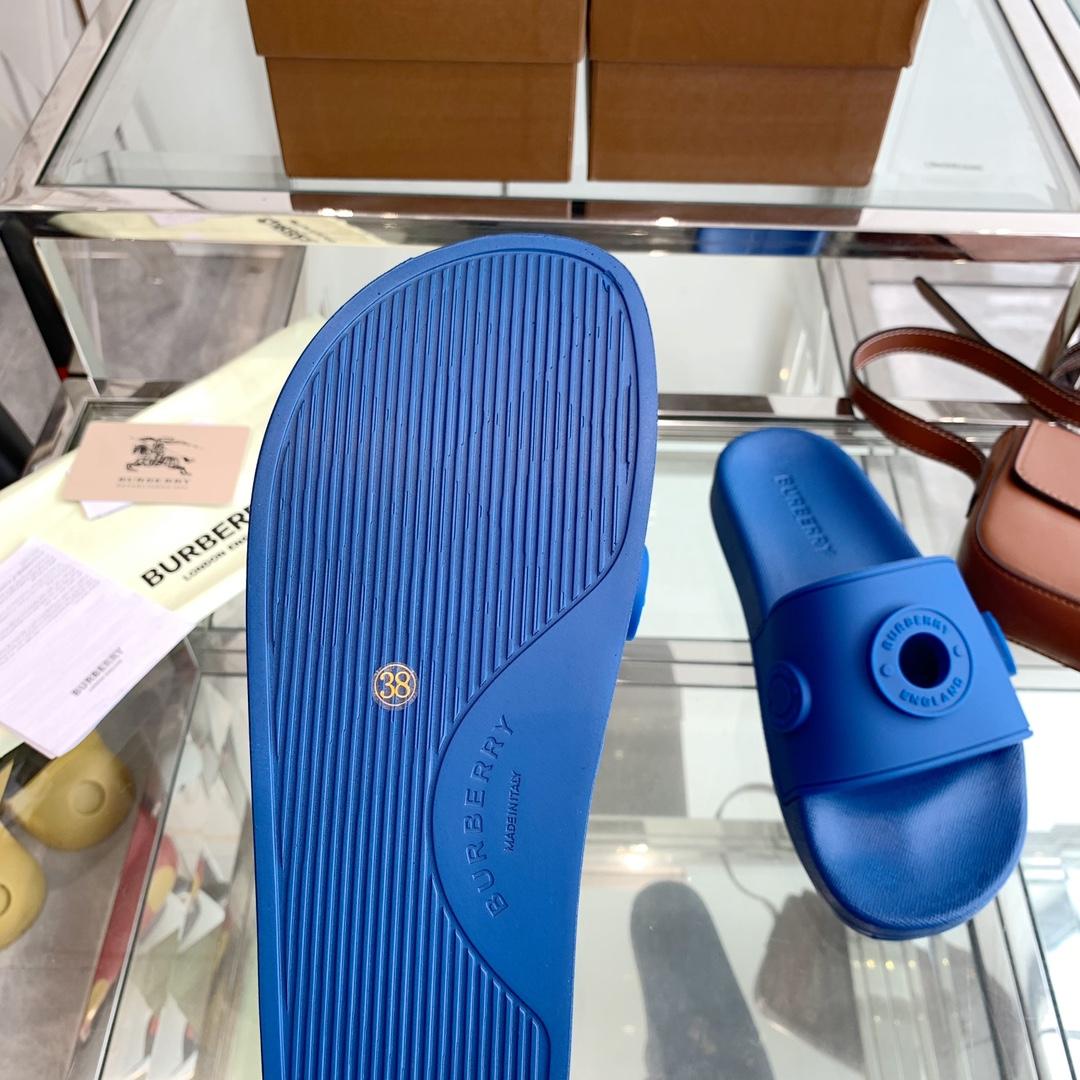 Burberry Eyelet Rubber Slide - PerfectKickZ