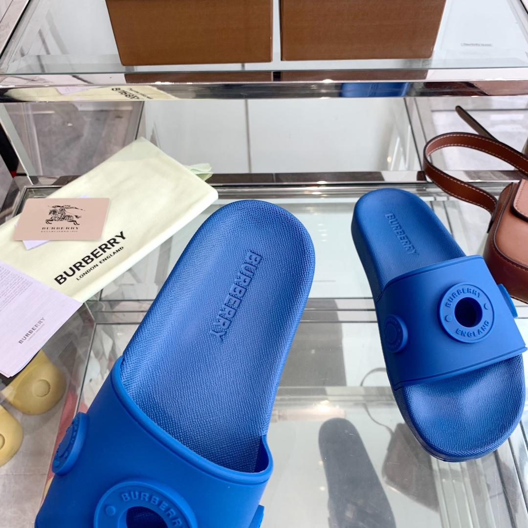 Burberry Eyelet Rubber Slide - PerfectKickZ