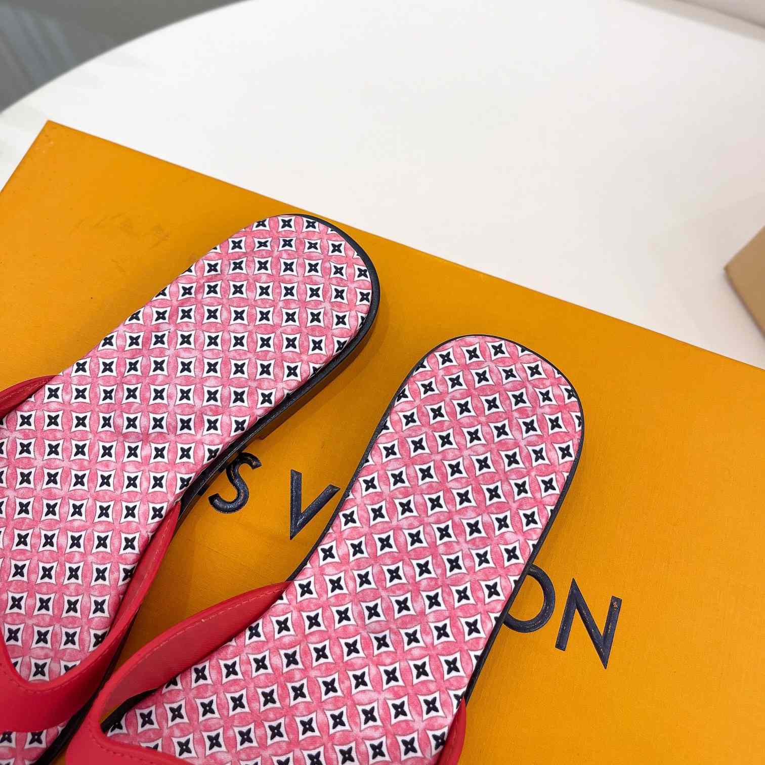 Louis Vuitton LV Isola Flat Mule - PerfectKickZ