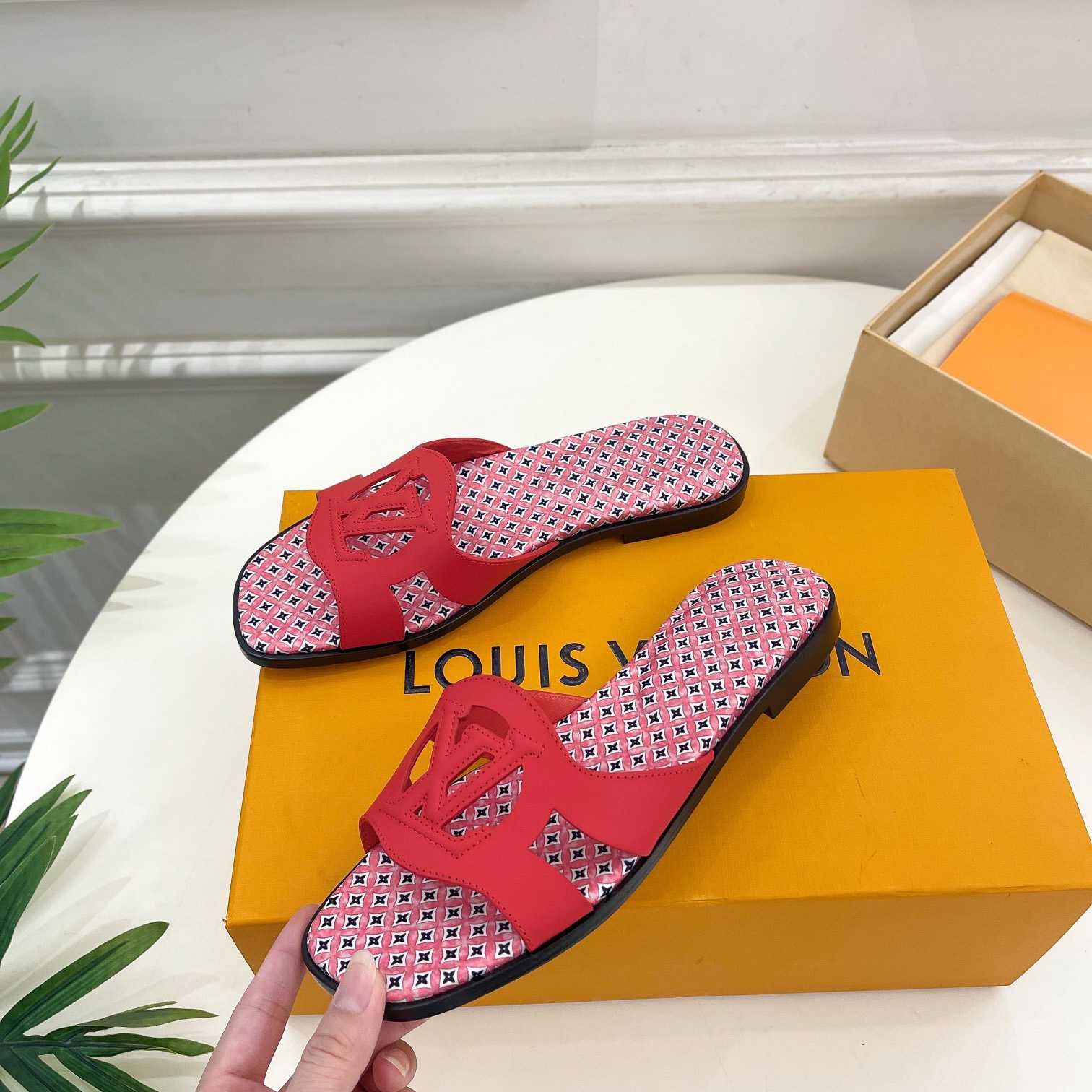 Louis Vuitton LV Isola Flat Mule - PerfectKickZ