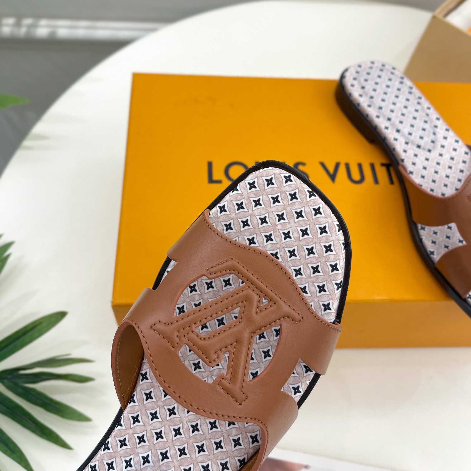 Louis Vuitton LV Isola Flat Mule - PerfectKickZ