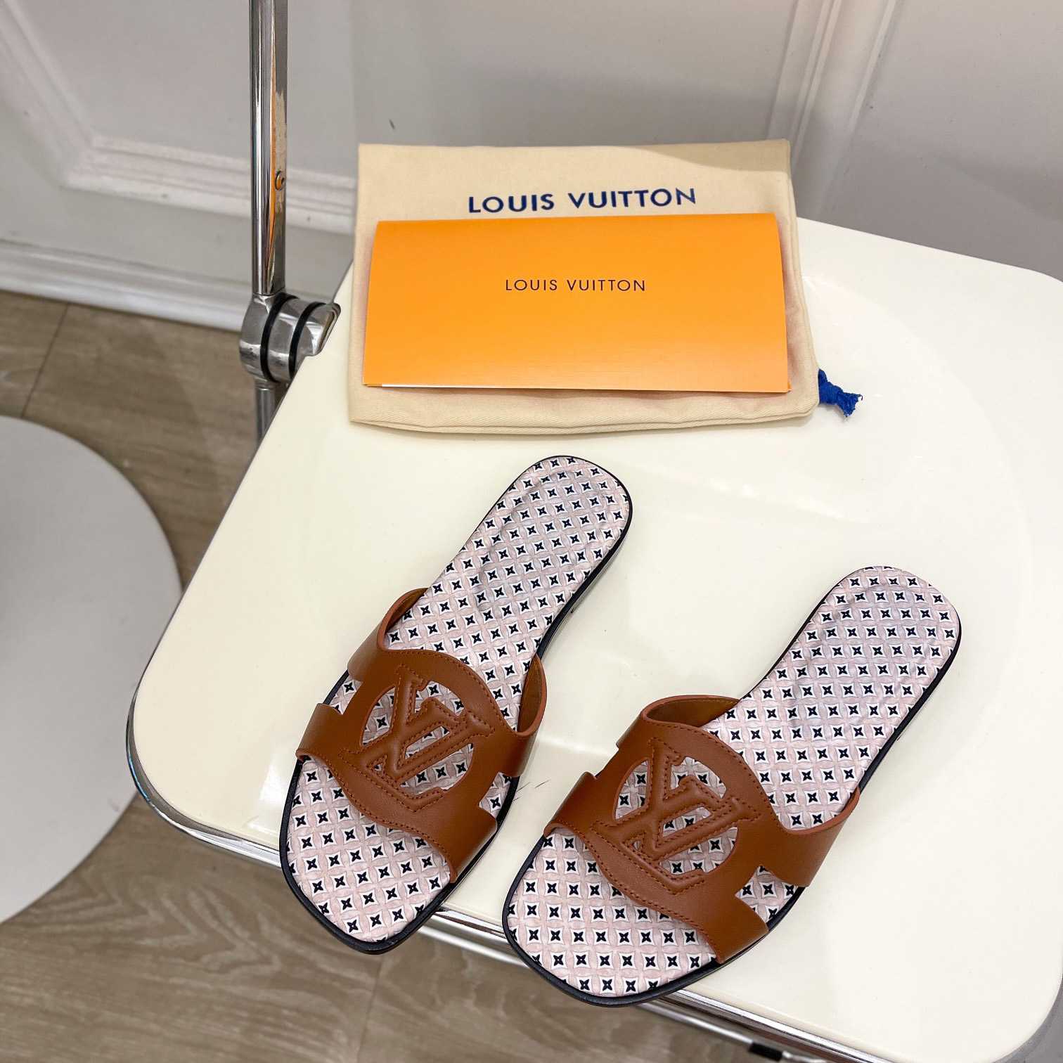 Louis Vuitton LV Isola Flat Mule - PerfectKickZ