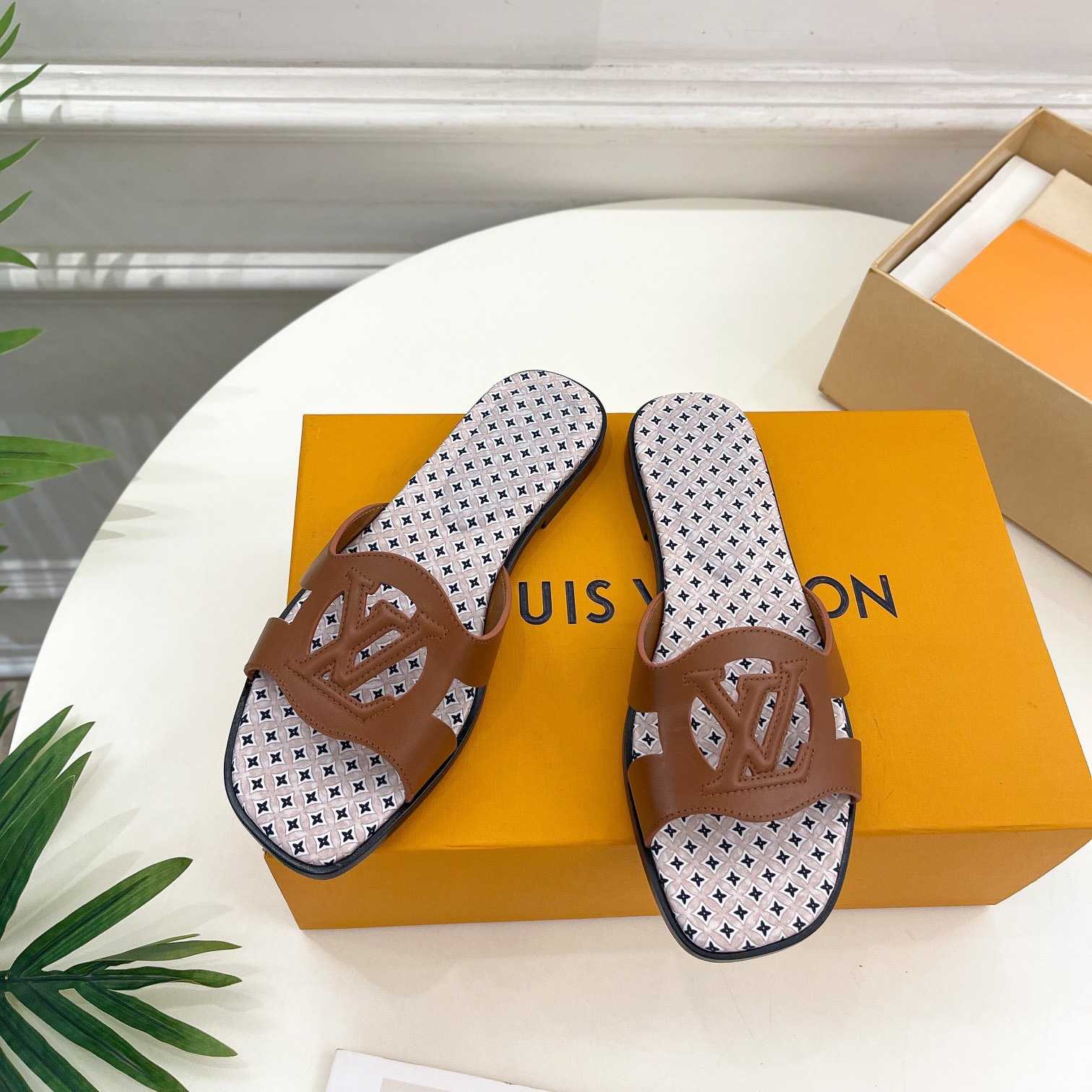 Louis Vuitton LV Isola Flat Mule - PerfectKickZ